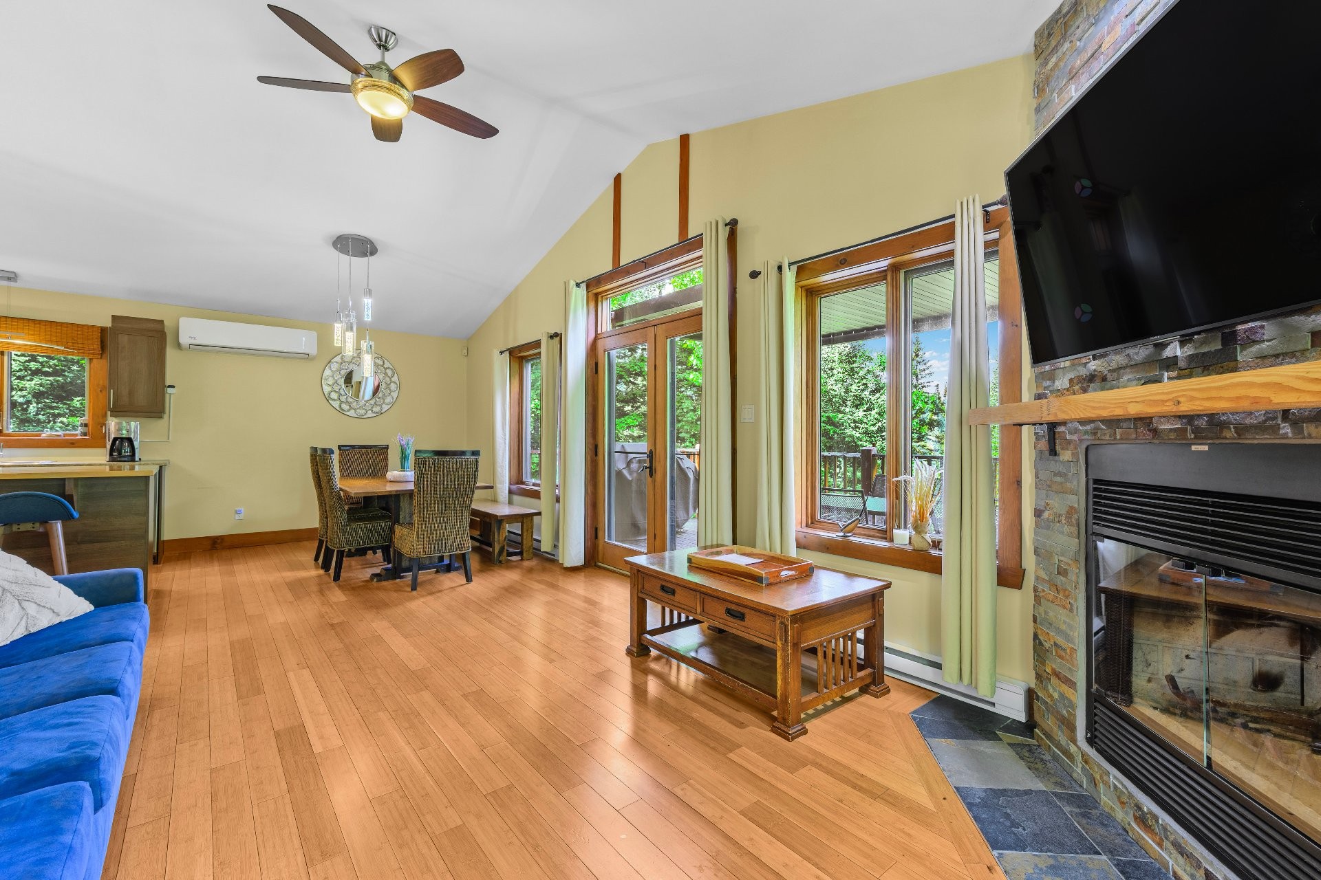 









2110


Ch. du Lac-Quenouille

, 47,
Val-des-Lacs,




QC
J0T2P0

