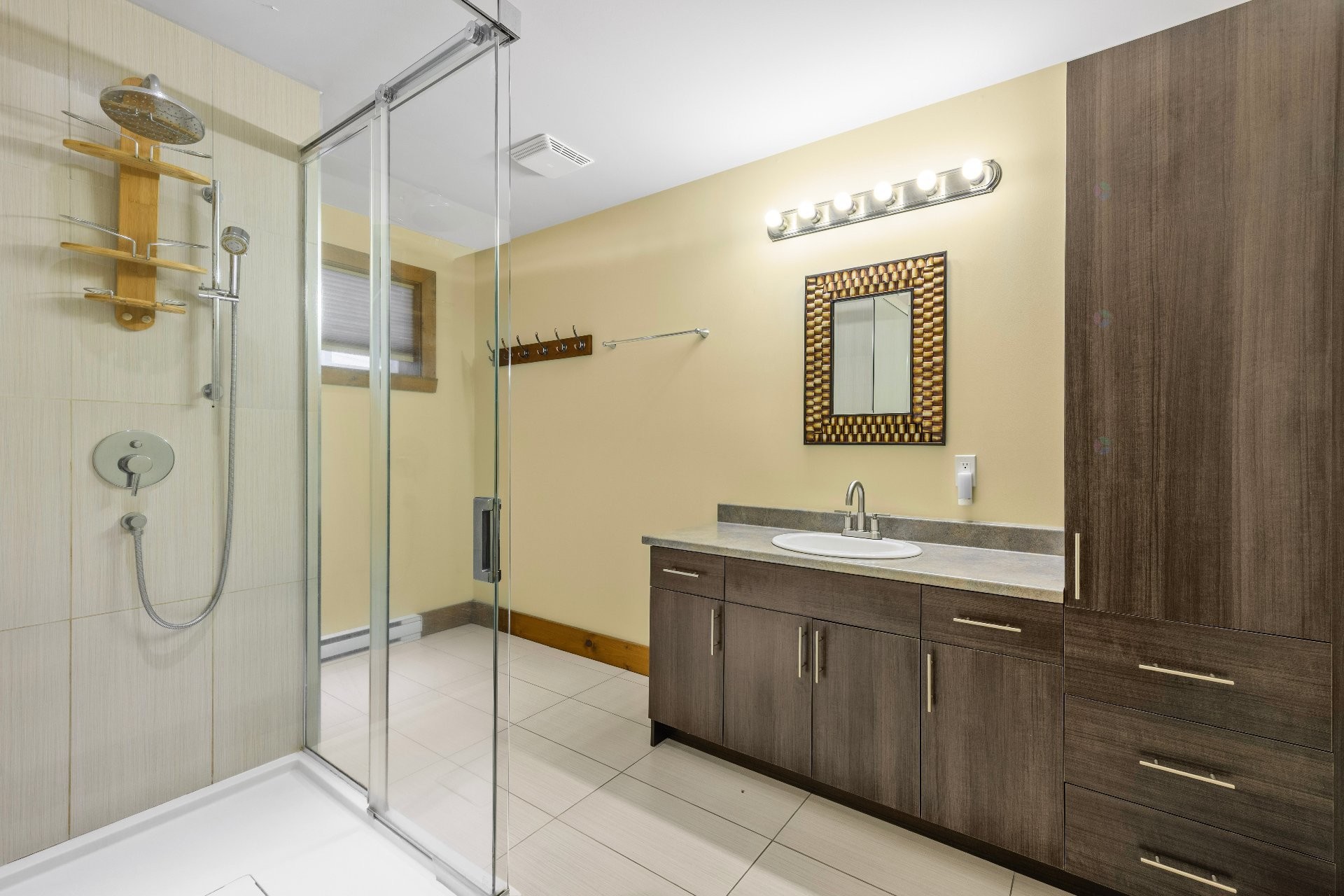 









2110


Ch. du Lac-Quenouille

, 47,
Val-des-Lacs,




QC
J0T2P0

