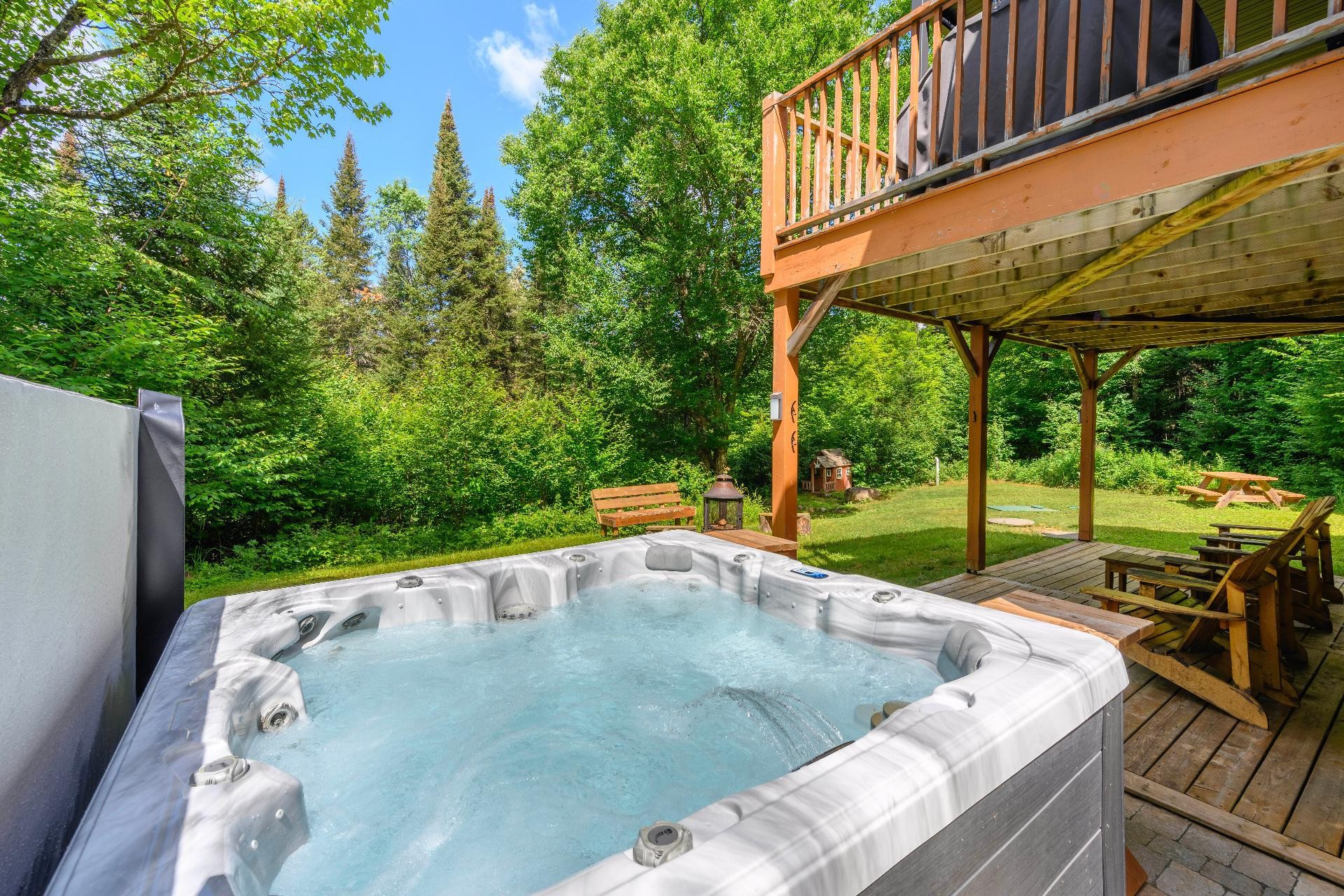 









2110


Ch. du Lac-Quenouille

, 47,
Val-des-Lacs,




QC
J0T2P0

