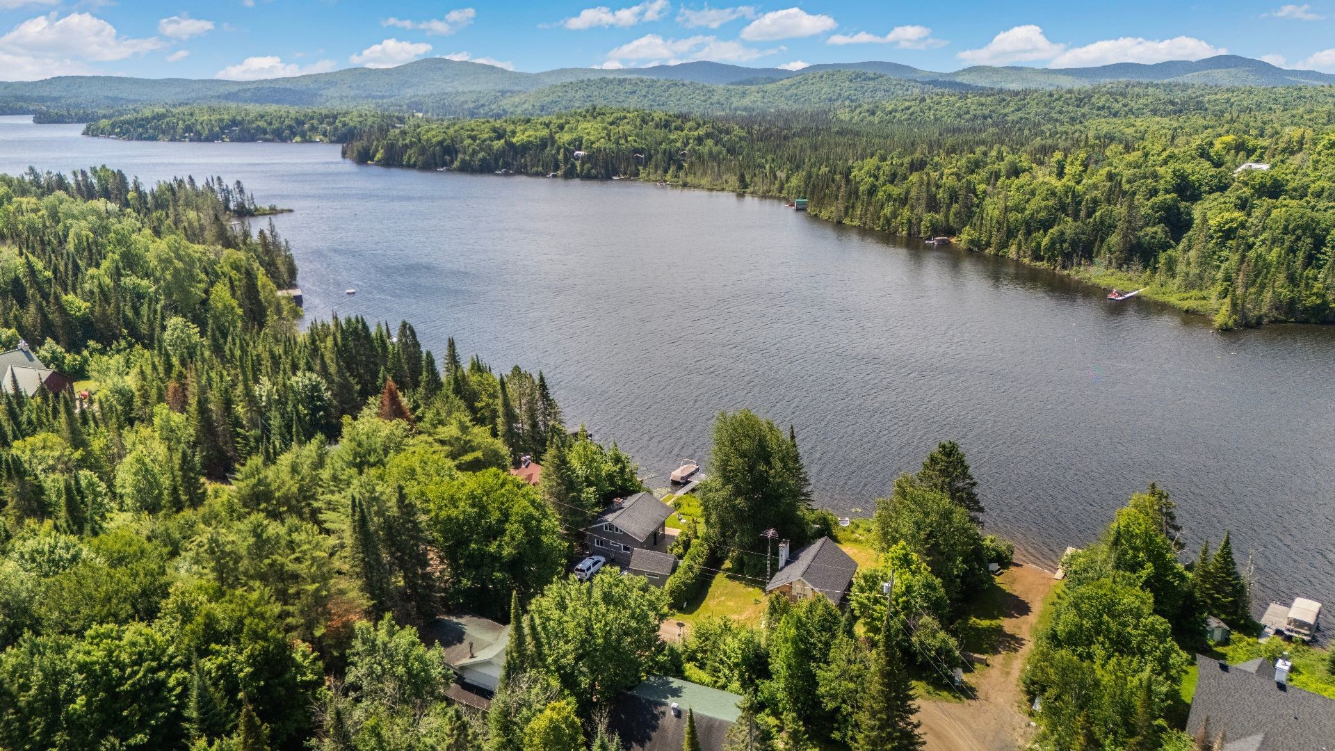 









2110


Ch. du Lac-Quenouille

, 47,
Val-des-Lacs,




QC
J0T2P0

