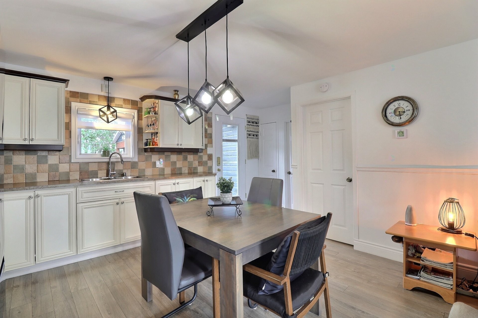 









695


Rue Caron

,
Saguenay (Chicoutimi),




QC
G7J2Z8


