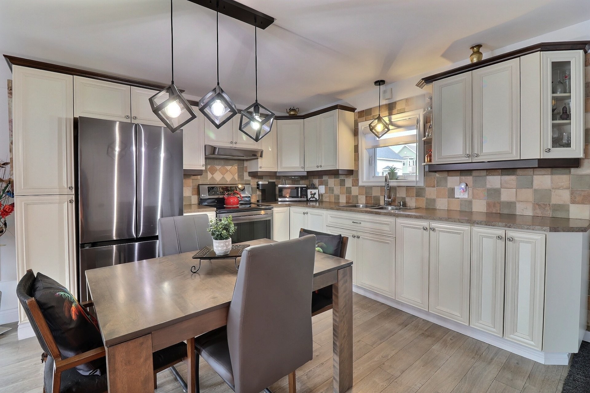









695


Rue Caron

,
Saguenay (Chicoutimi),




QC
G7J2Z8


