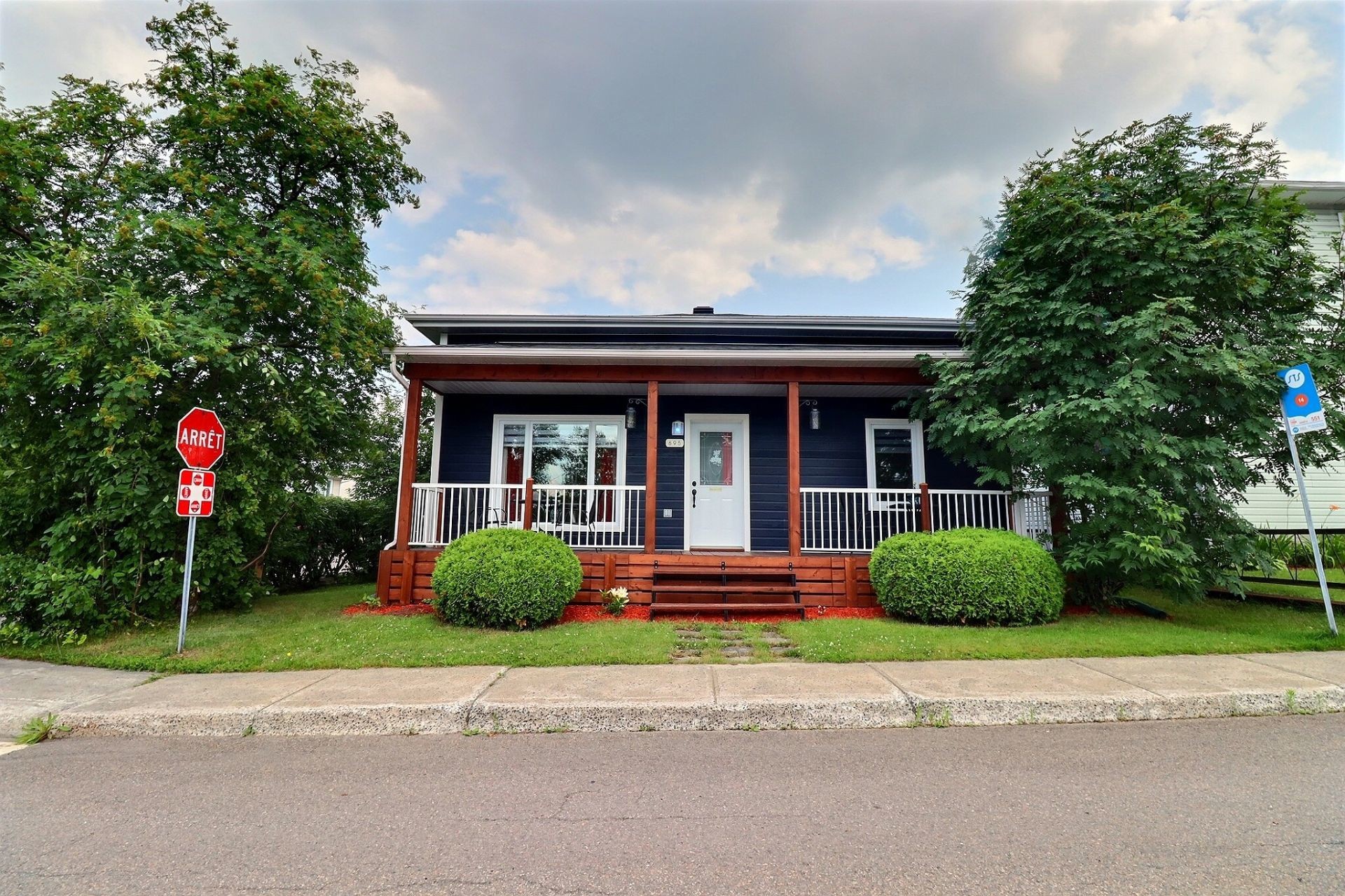 









695


Rue Caron

,
Saguenay (Chicoutimi),




QC
G7J2Z8

