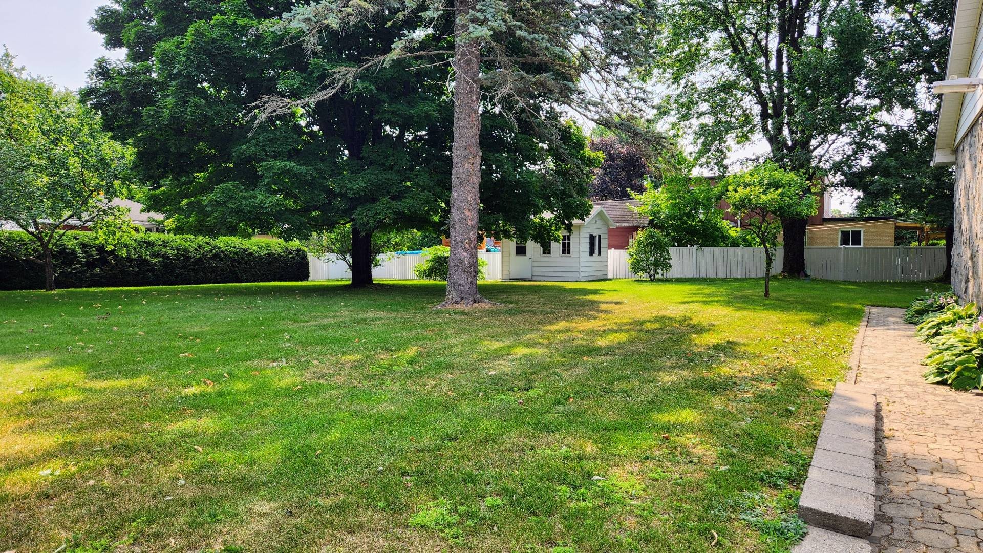 









395


Rue du Site-Perreault

,
Shawinigan,




QC
G9P2G3

