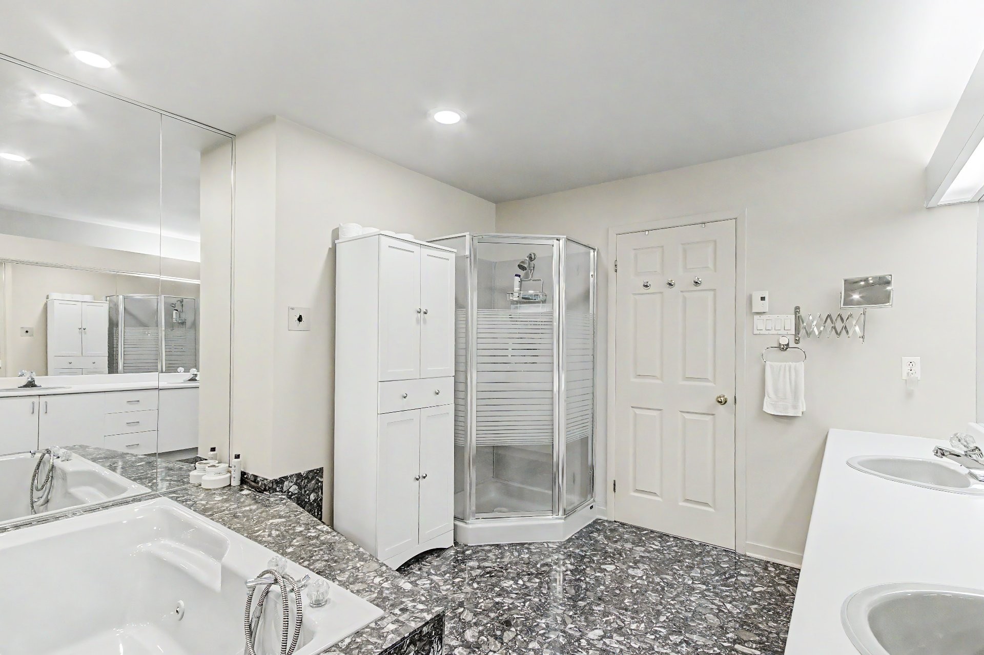 









1594


Rue Fortier

,
Saint-Bruno-de-Montarville,




QC
J3V6A5

