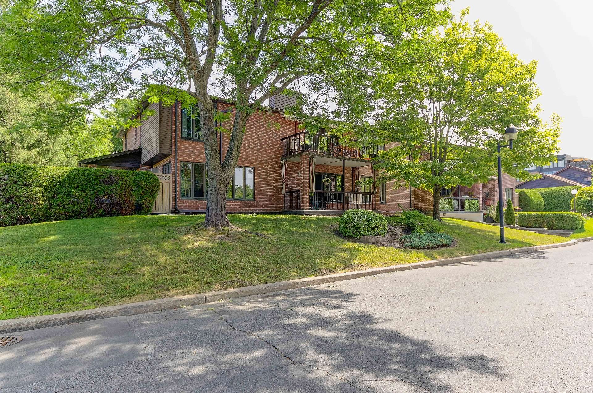 









1594


Rue Fortier

,
Saint-Bruno-de-Montarville,




QC
J3V6A5

