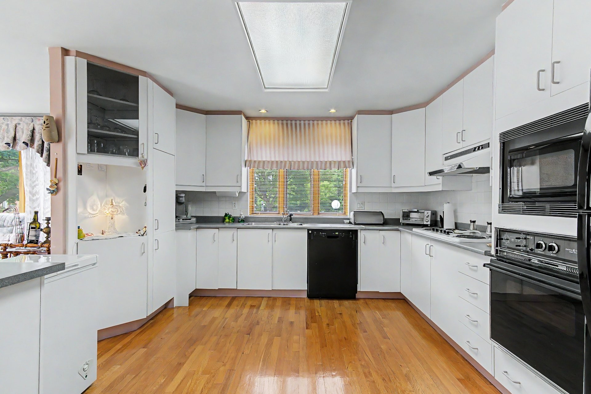 









1594


Rue Fortier

,
Saint-Bruno-de-Montarville,




QC
J3V6A5

