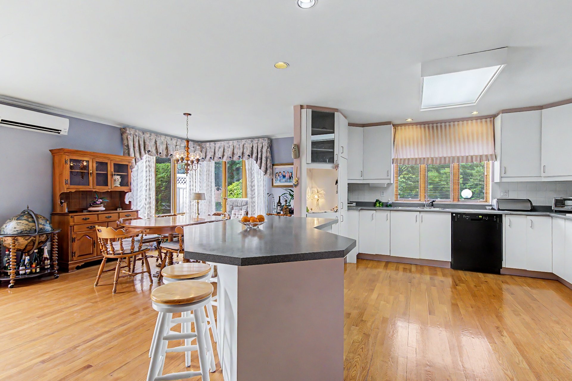 









1594


Rue Fortier

,
Saint-Bruno-de-Montarville,




QC
J3V6A5

