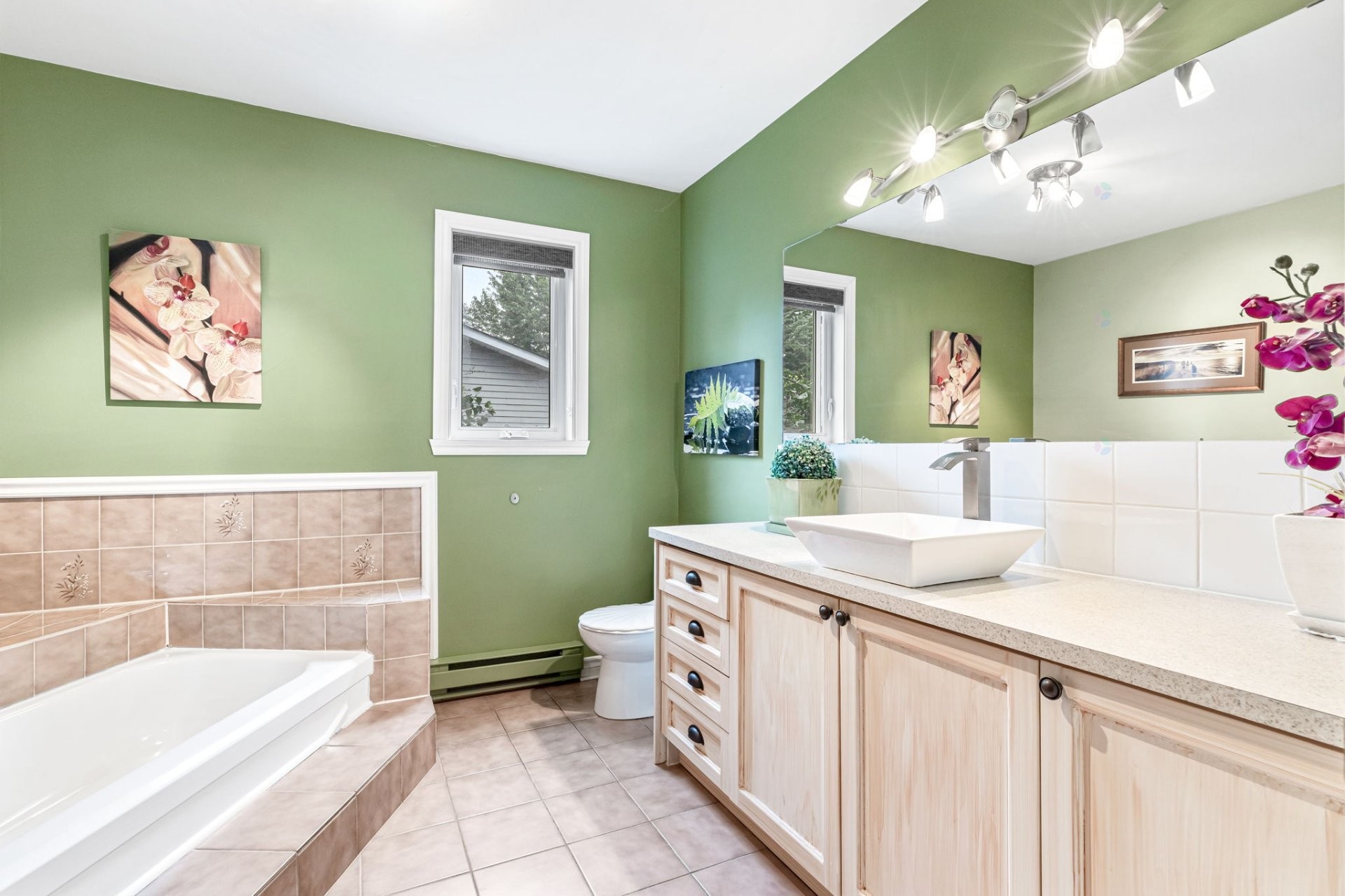 









302


Rue Gabrielle-Roy

,
Varennes,




QC
J3X1L8

