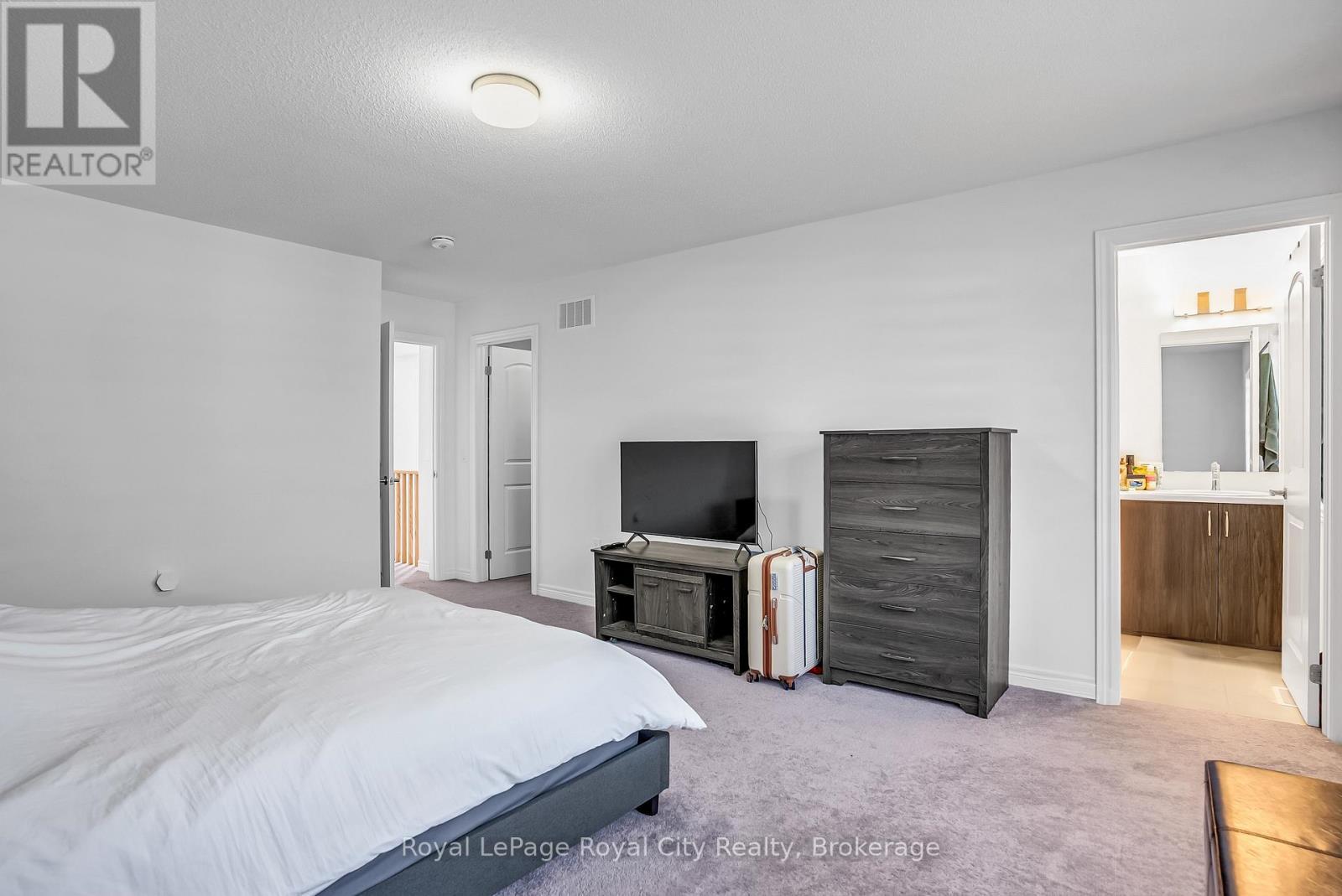 












36 PREST WAY

,
Centre Wellington (Fergus),




Ontario
N1M0K3

