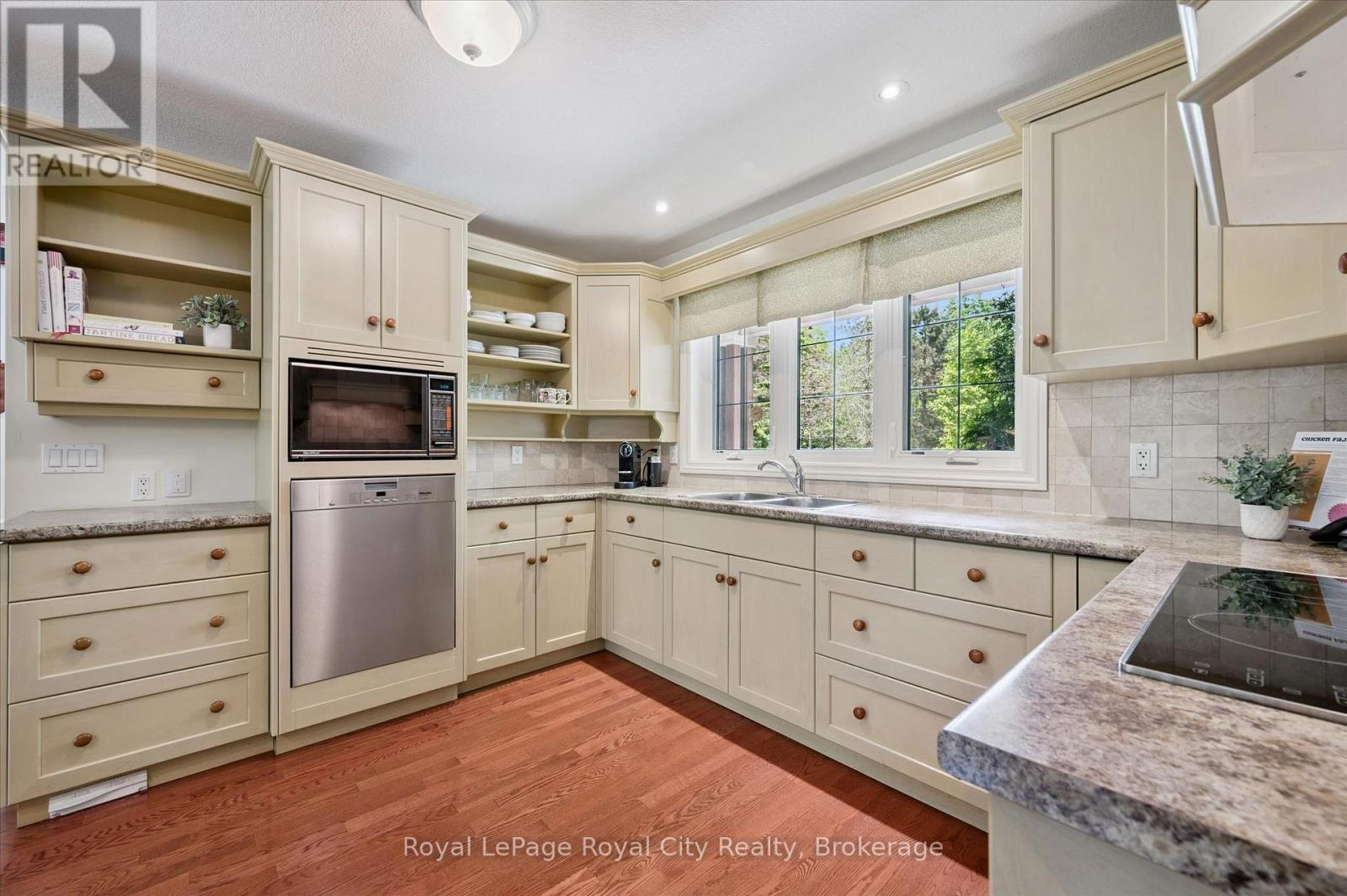 












135 HUME ROAD

,
Puslinch,




Ontario
N0B2J0

