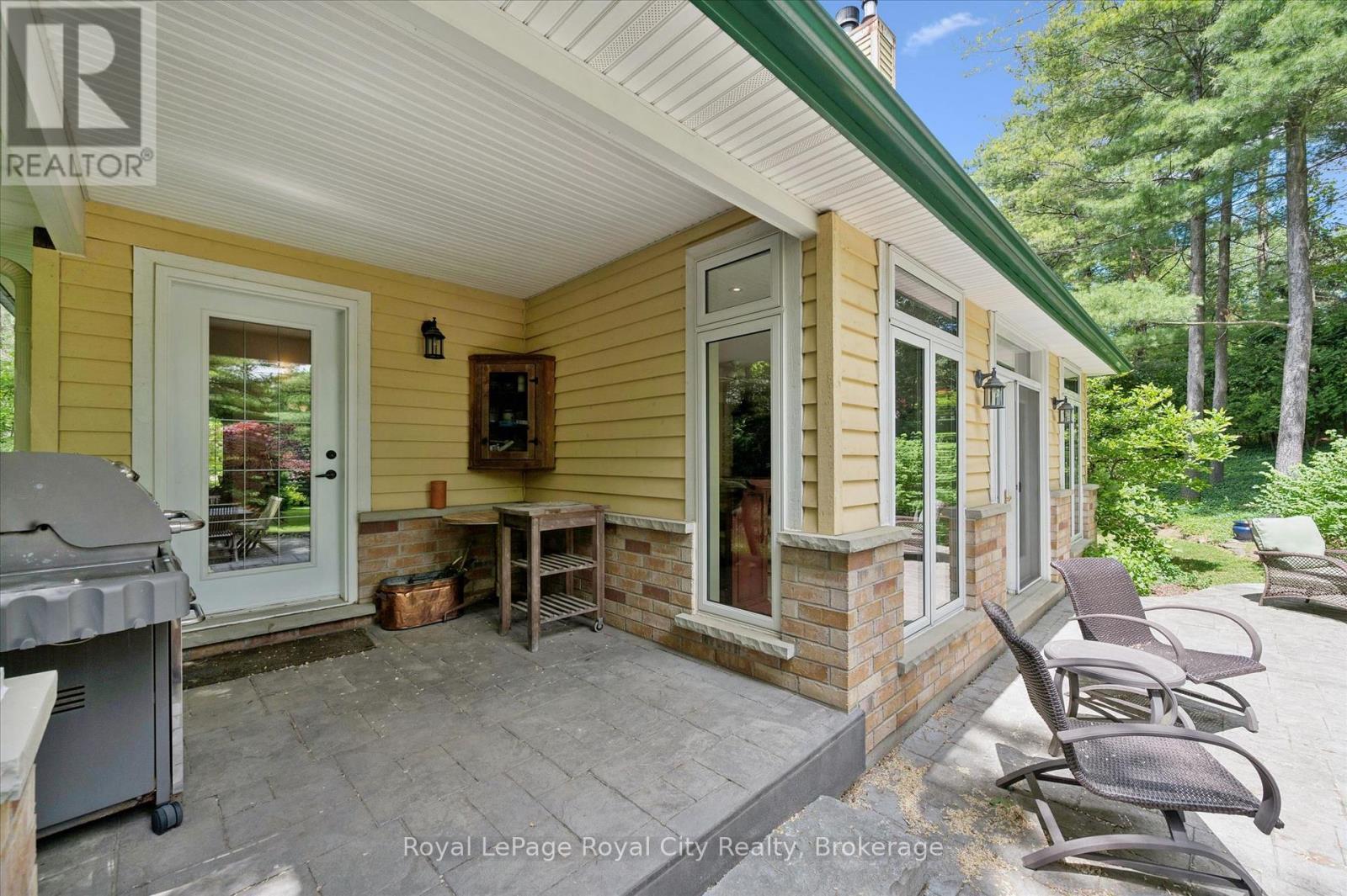 












135 HUME ROAD

,
Puslinch,




Ontario
N0B2J0

