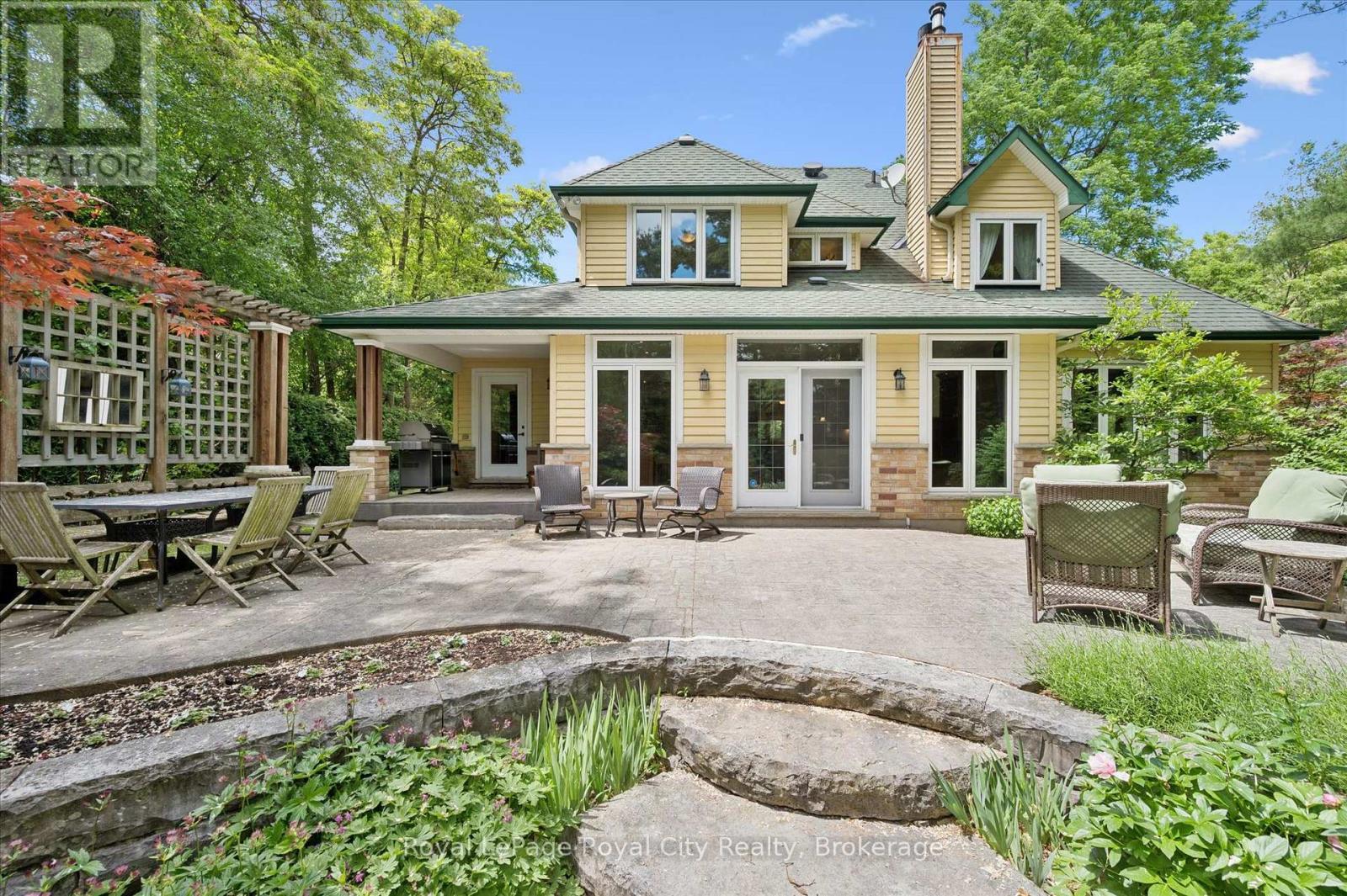 












135 HUME ROAD

,
Puslinch,




Ontario
N0B2J0

