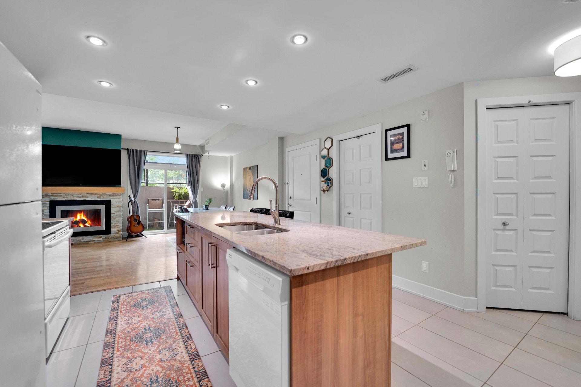 









1220


Ch. d'Aylmer

, 1,
Gatineau (Aylmer),




QC
J9H7L2

