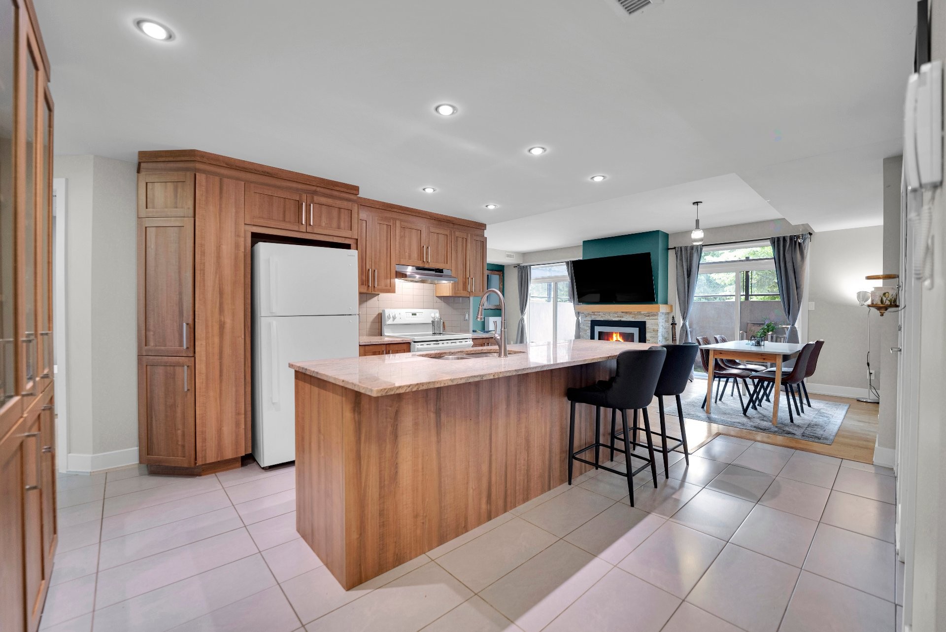 









1220


Ch. d'Aylmer

, 1,
Gatineau (Aylmer),




QC
J9H7L2


