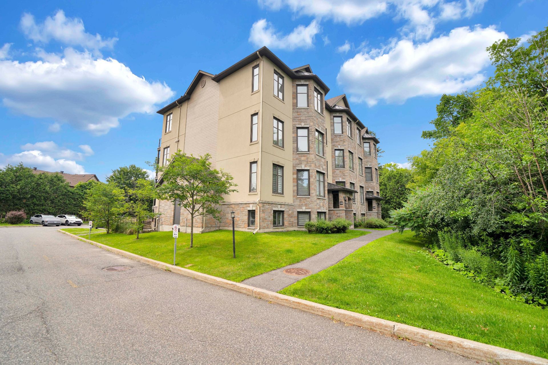 









1220


Ch. d'Aylmer

, 1,
Gatineau (Aylmer),




QC
J9H7L2

