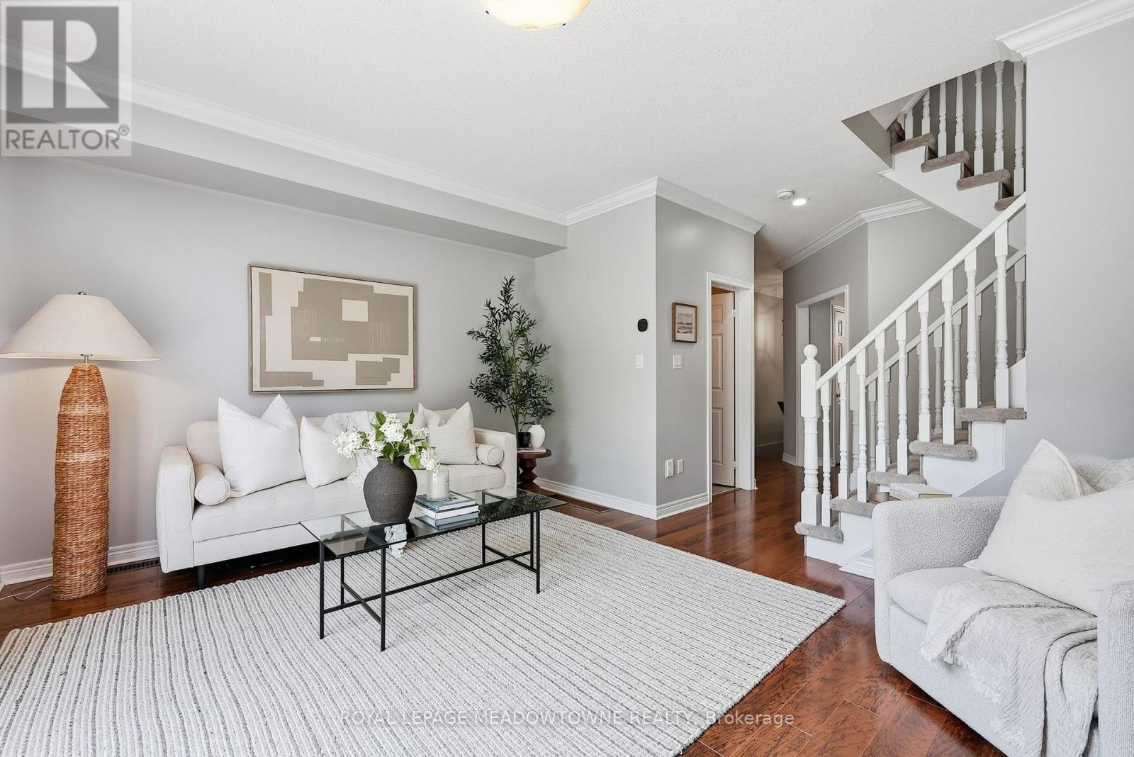 












5C JAMES STREET

,
Halton Hills,




Ontario
L7G2H2

