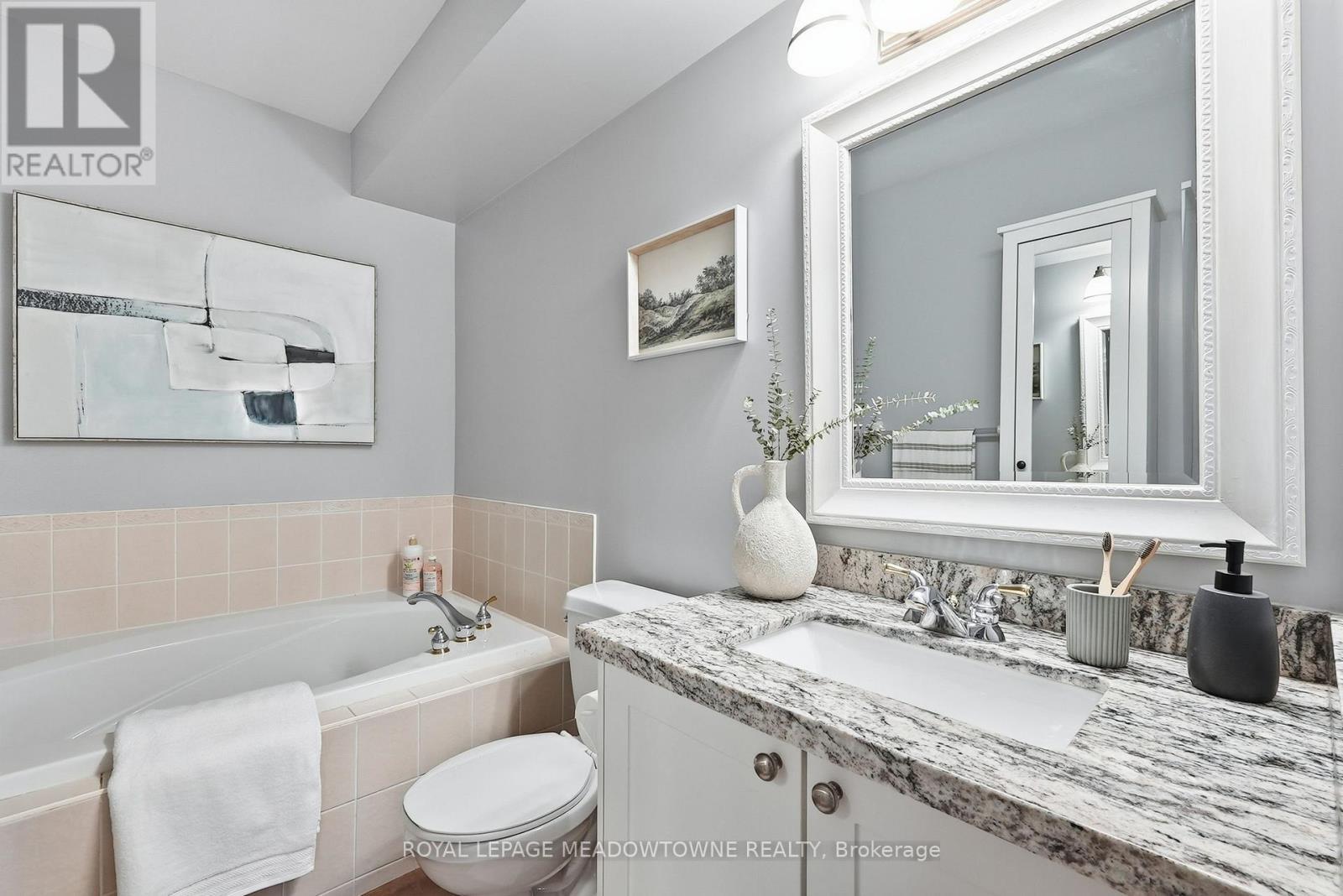 












5C JAMES STREET

,
Halton Hills,




Ontario
L7G2H2

