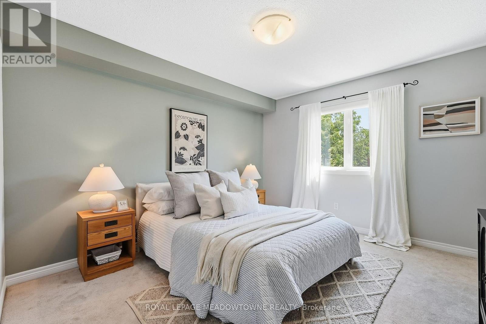 












5C JAMES STREET

,
Halton Hills,




Ontario
L7G2H2

