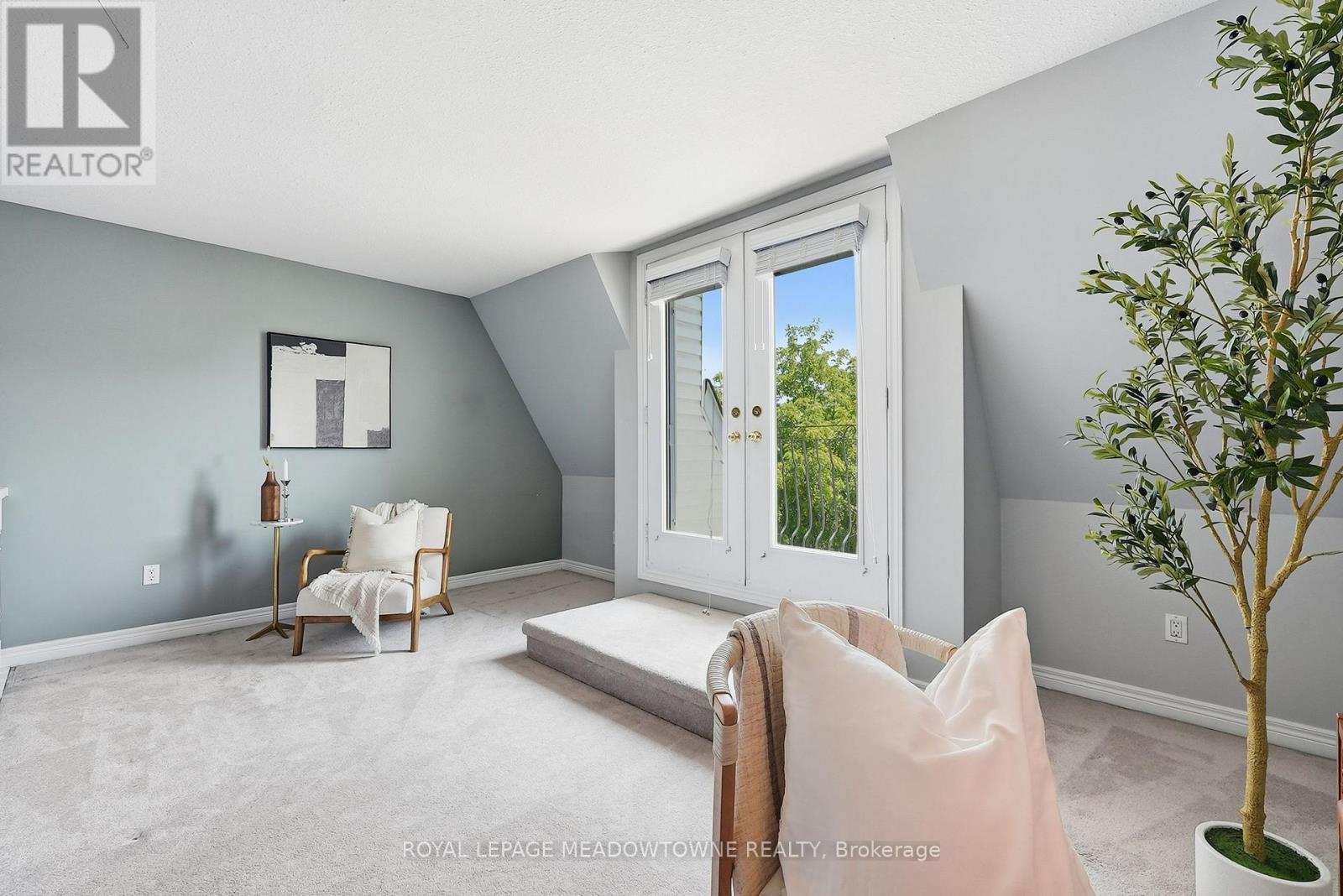 












5C JAMES STREET

,
Halton Hills,




Ontario
L7G2H2

