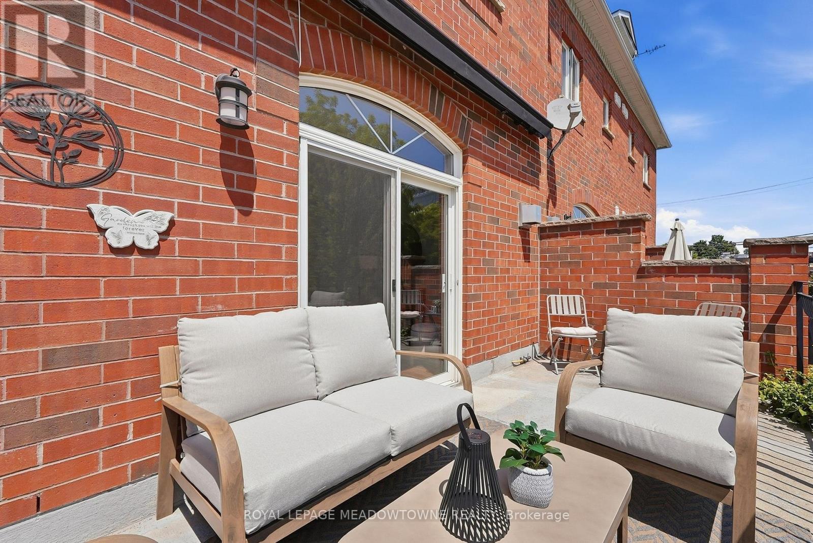 












5C JAMES STREET

,
Halton Hills,




Ontario
L7G2H2

