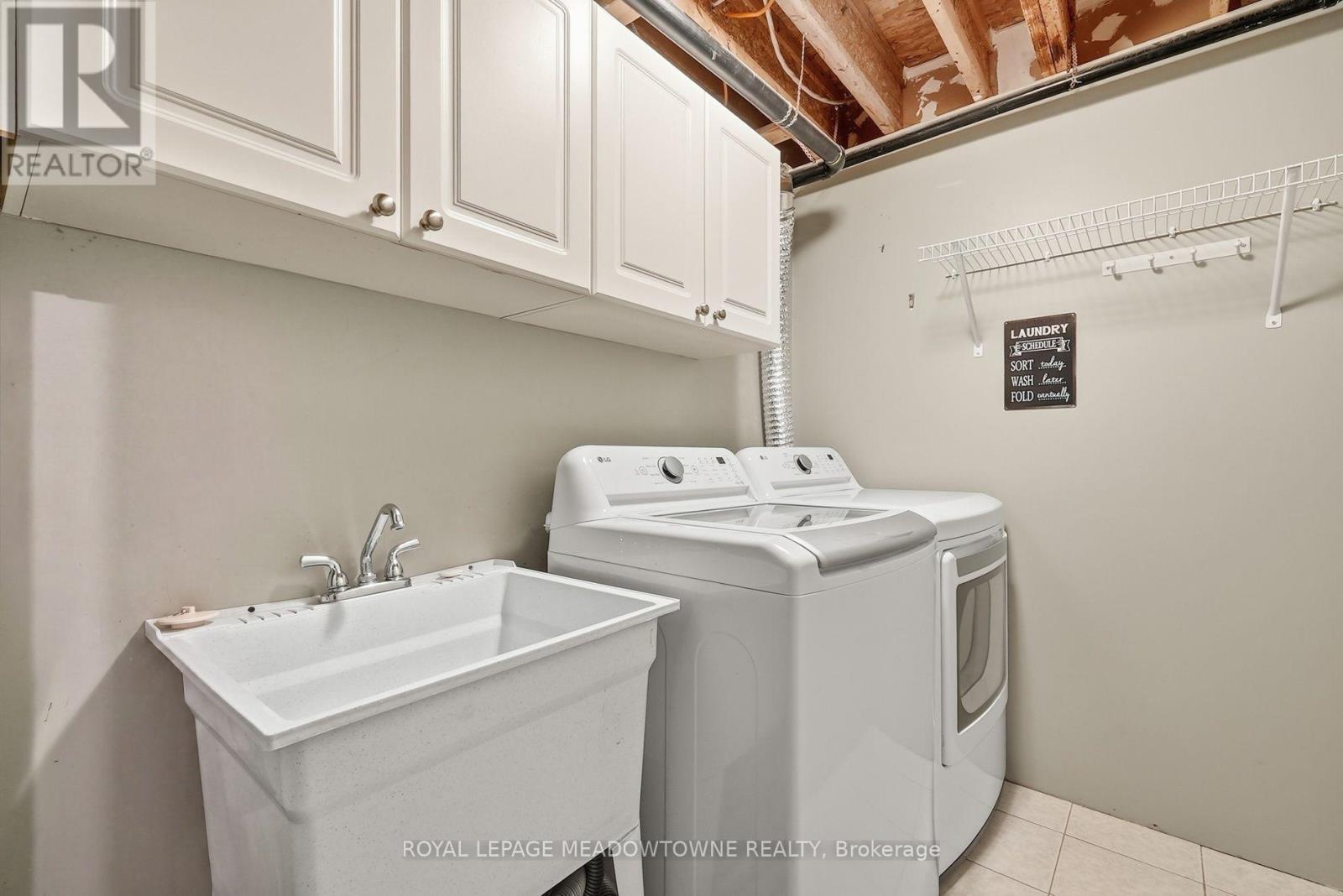 












5C JAMES STREET

,
Halton Hills,




Ontario
L7G2H2

