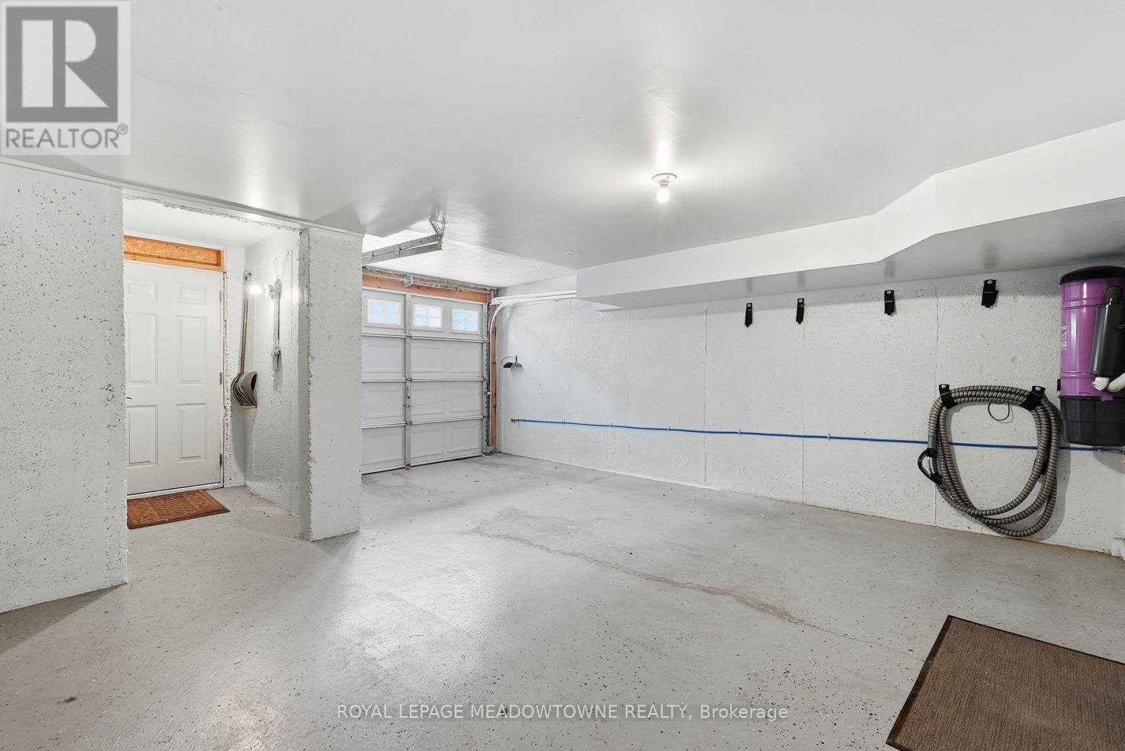












5C JAMES STREET

,
Halton Hills,




Ontario
L7G2H2

