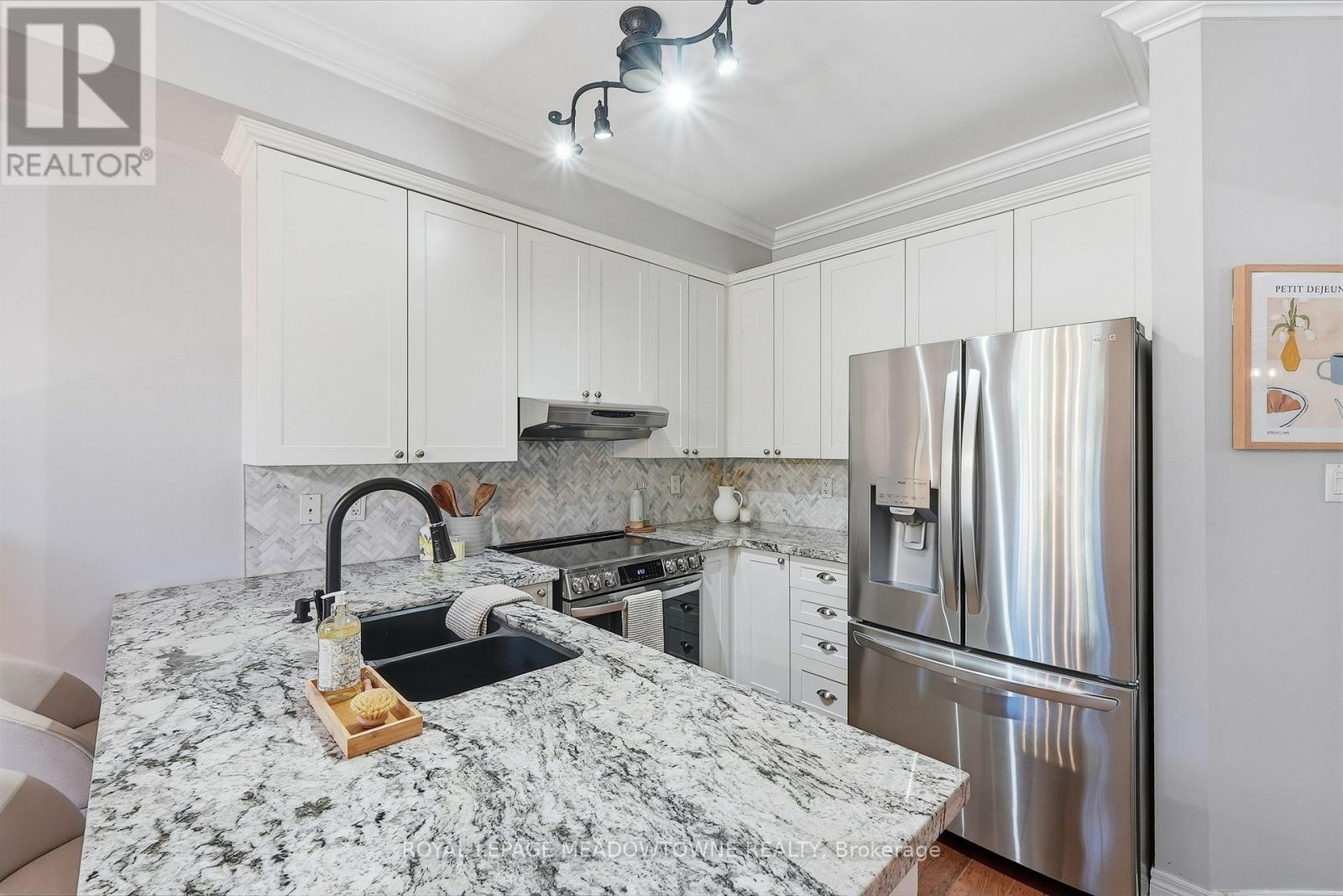 












5C JAMES STREET

,
Halton Hills,




Ontario
L7G2H2

