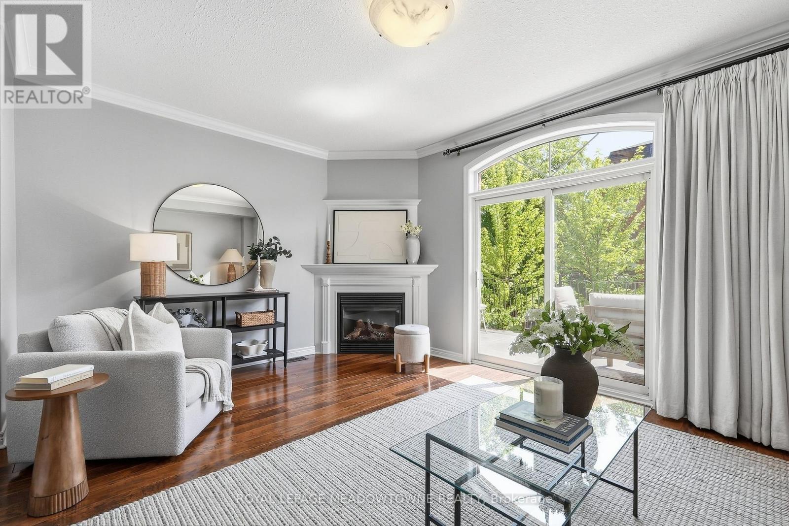 












5C JAMES STREET

,
Halton Hills,




Ontario
L7G2H2

