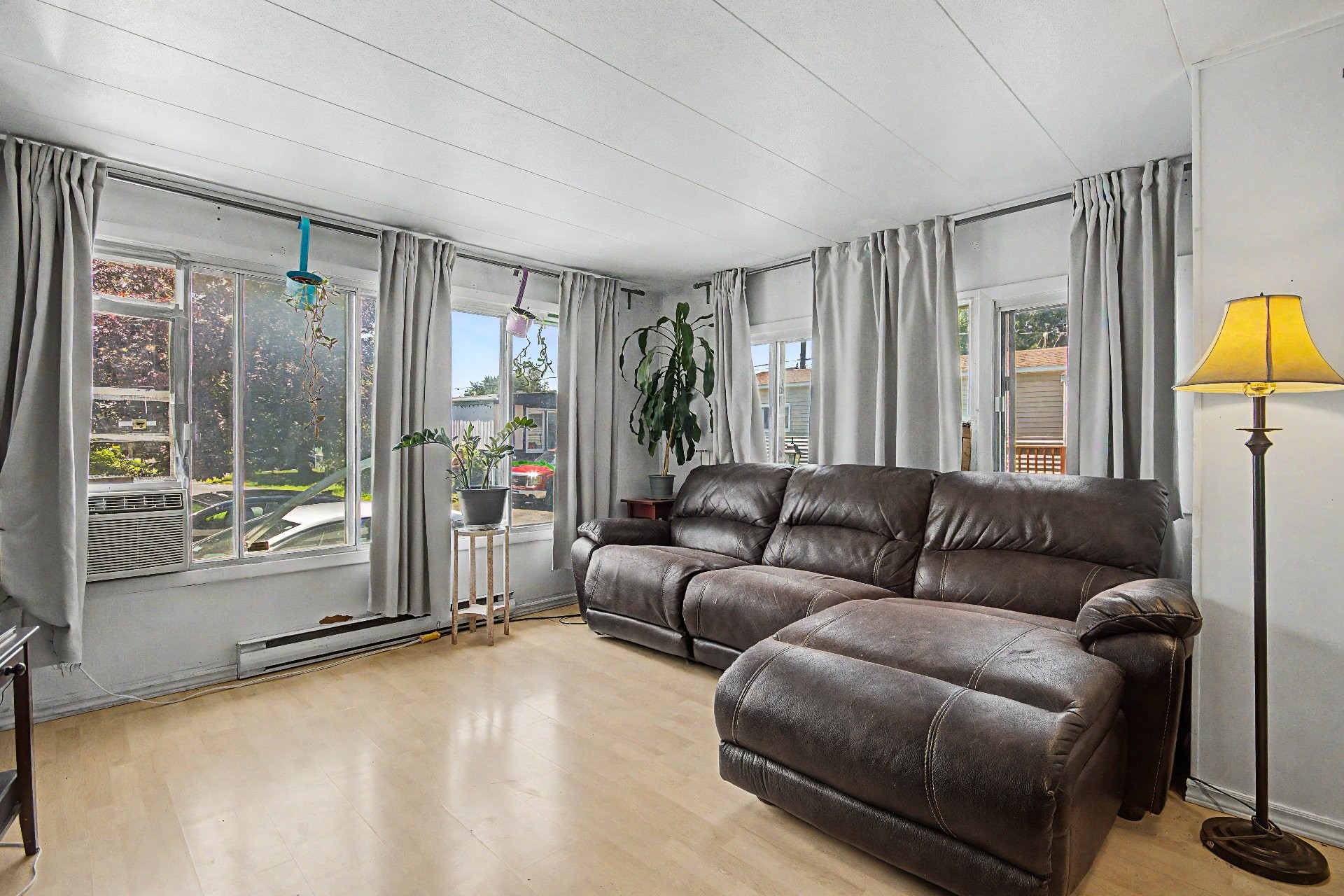 









3950


Boul. Sir-Wilfrid-Laurier

, 541,
Longueuil (Saint-Hubert),




QC
J3Y5Y9

