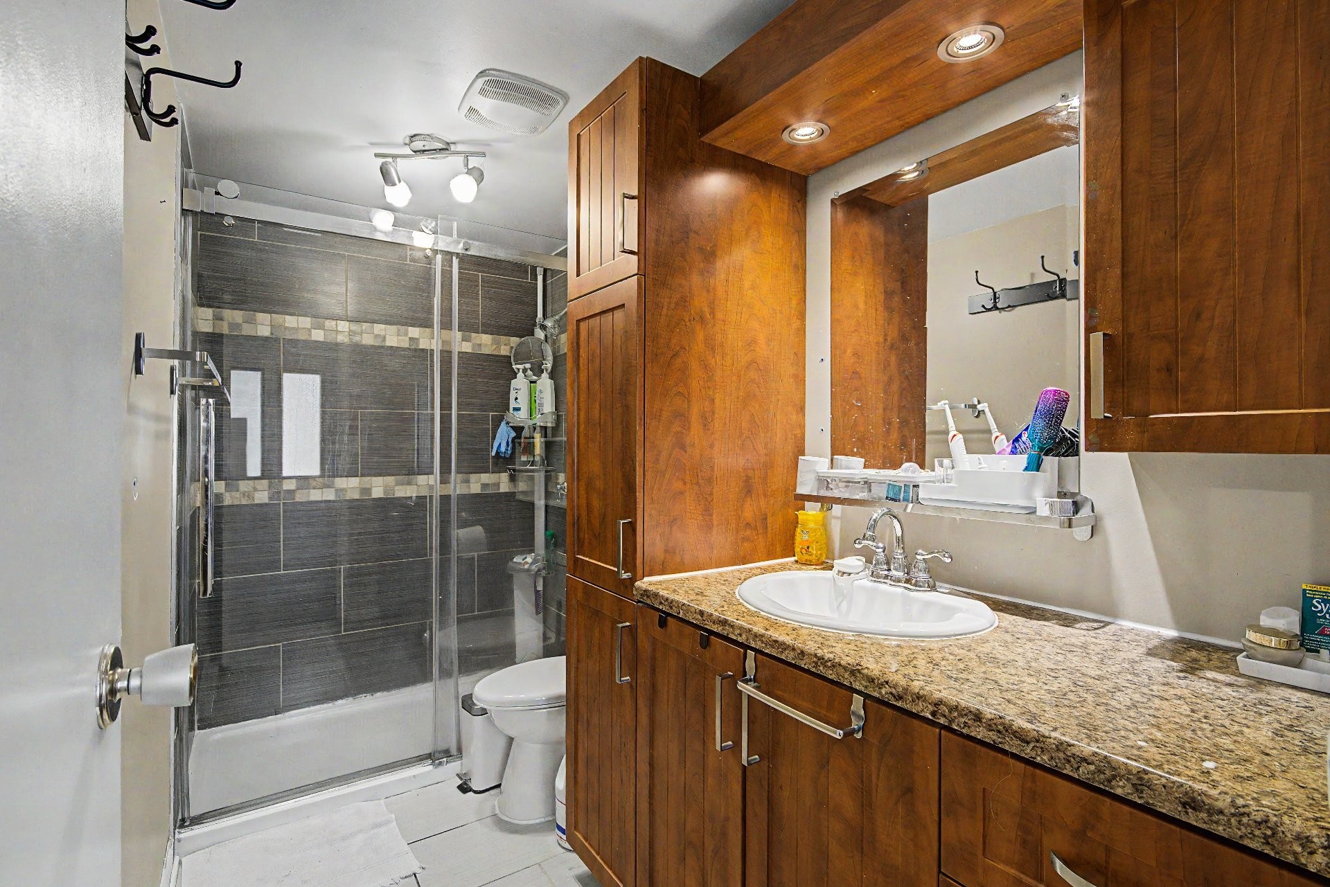 









3950


Boul. Sir-Wilfrid-Laurier

, 541,
Longueuil (Saint-Hubert),




QC
J3Y5Y9

