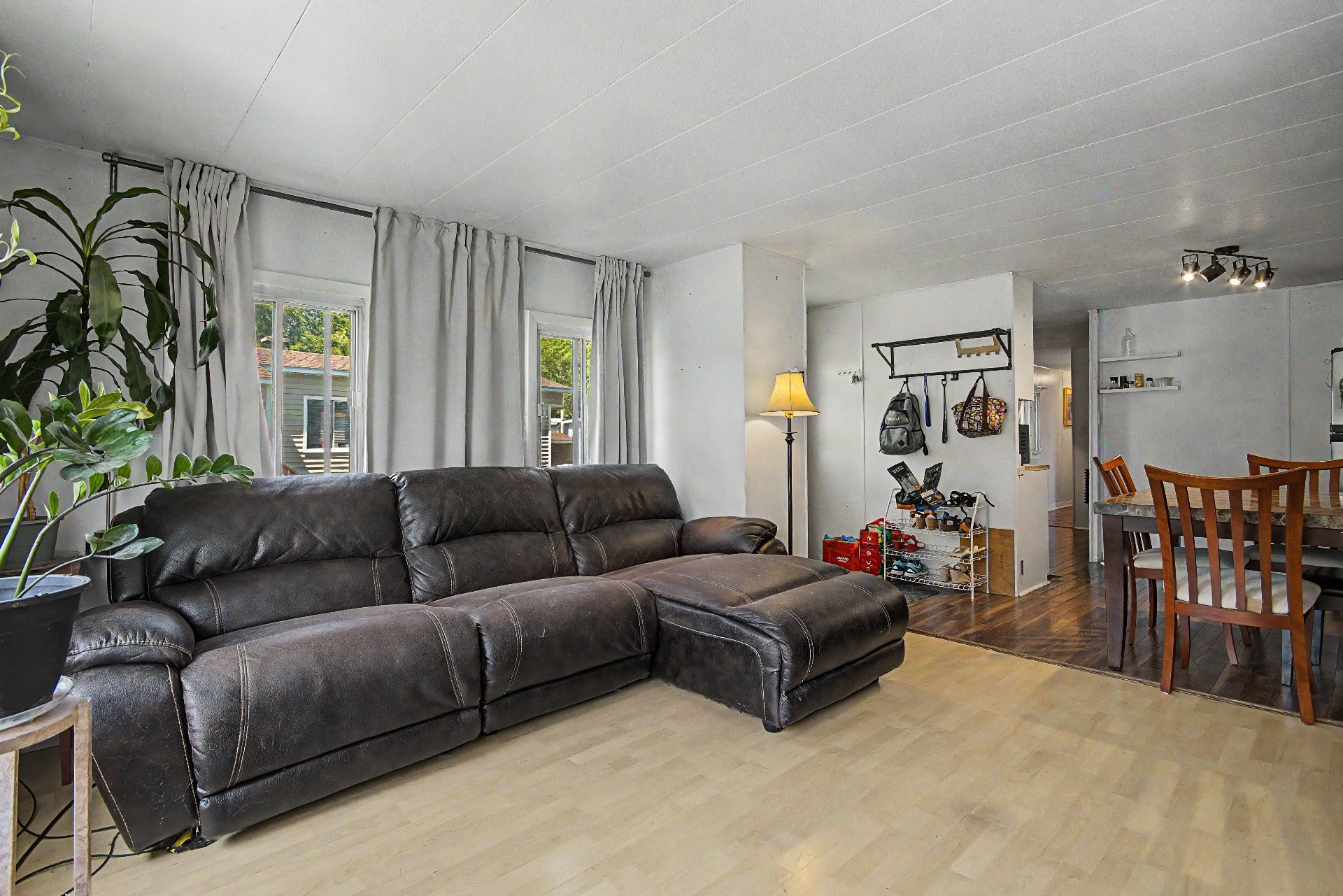 









3950


Boul. Sir-Wilfrid-Laurier

, 541,
Longueuil (Saint-Hubert),




QC
J3Y5Y9

