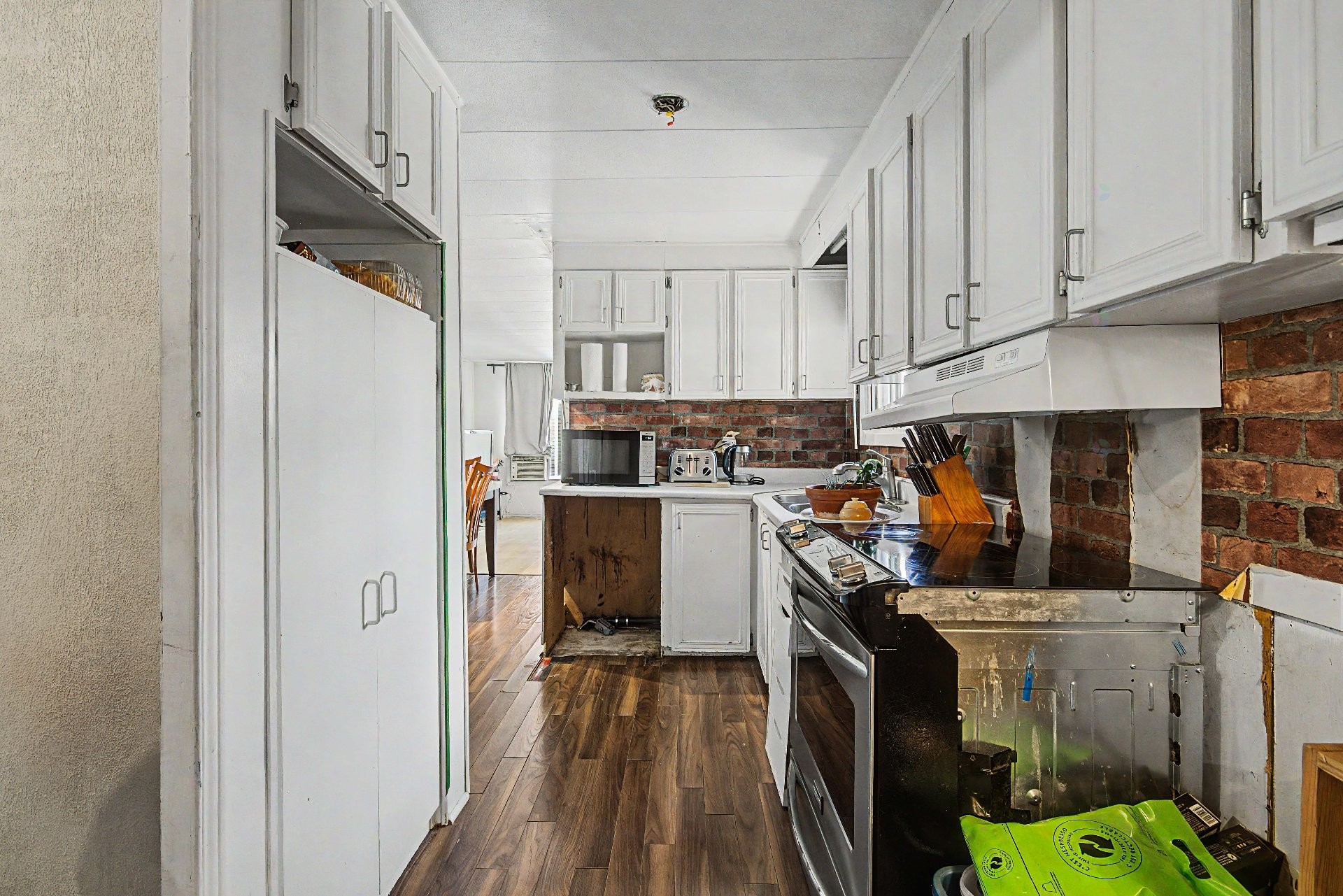 









3950


Boul. Sir-Wilfrid-Laurier

, 541,
Longueuil (Saint-Hubert),




QC
J3Y5Y9

