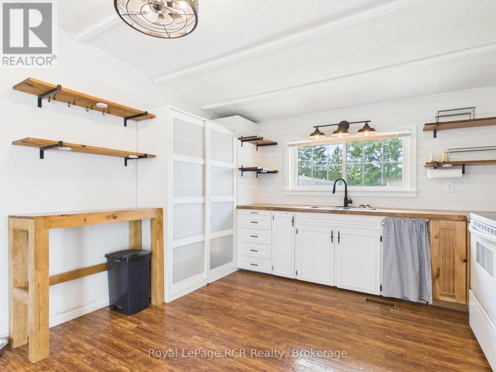 












56 SUSSEX SQUARE

,
Georgian Bluffs,




Ontario
N4K5N5

