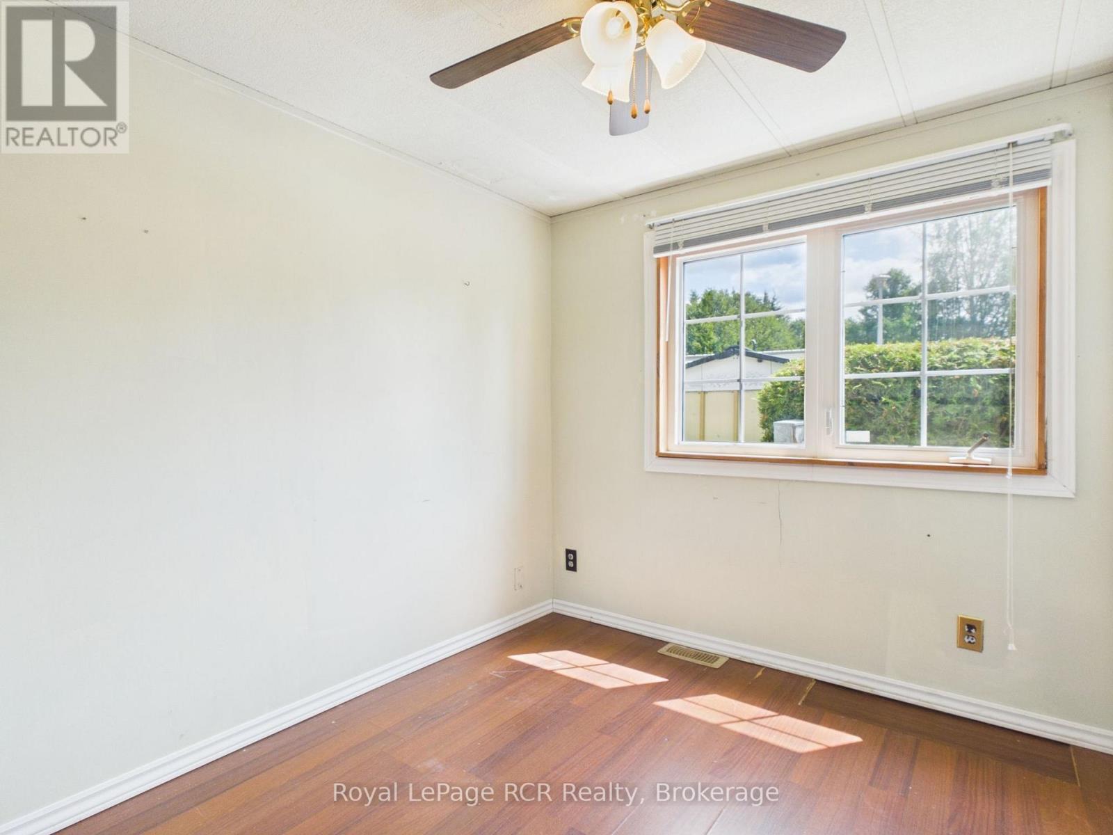 












56 SUSSEX SQUARE

,
Georgian Bluffs,




Ontario
N4K5N5

