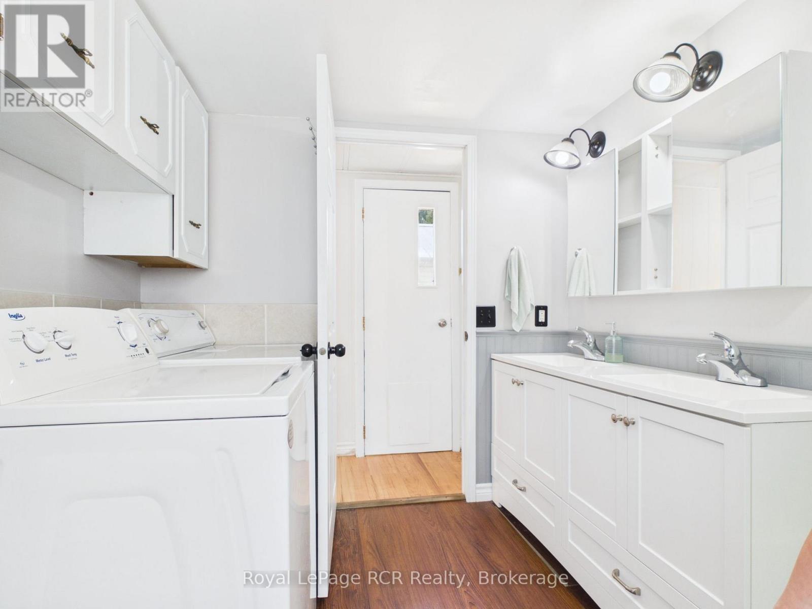 












56 SUSSEX SQUARE

,
Georgian Bluffs,




Ontario
N4K5N5

