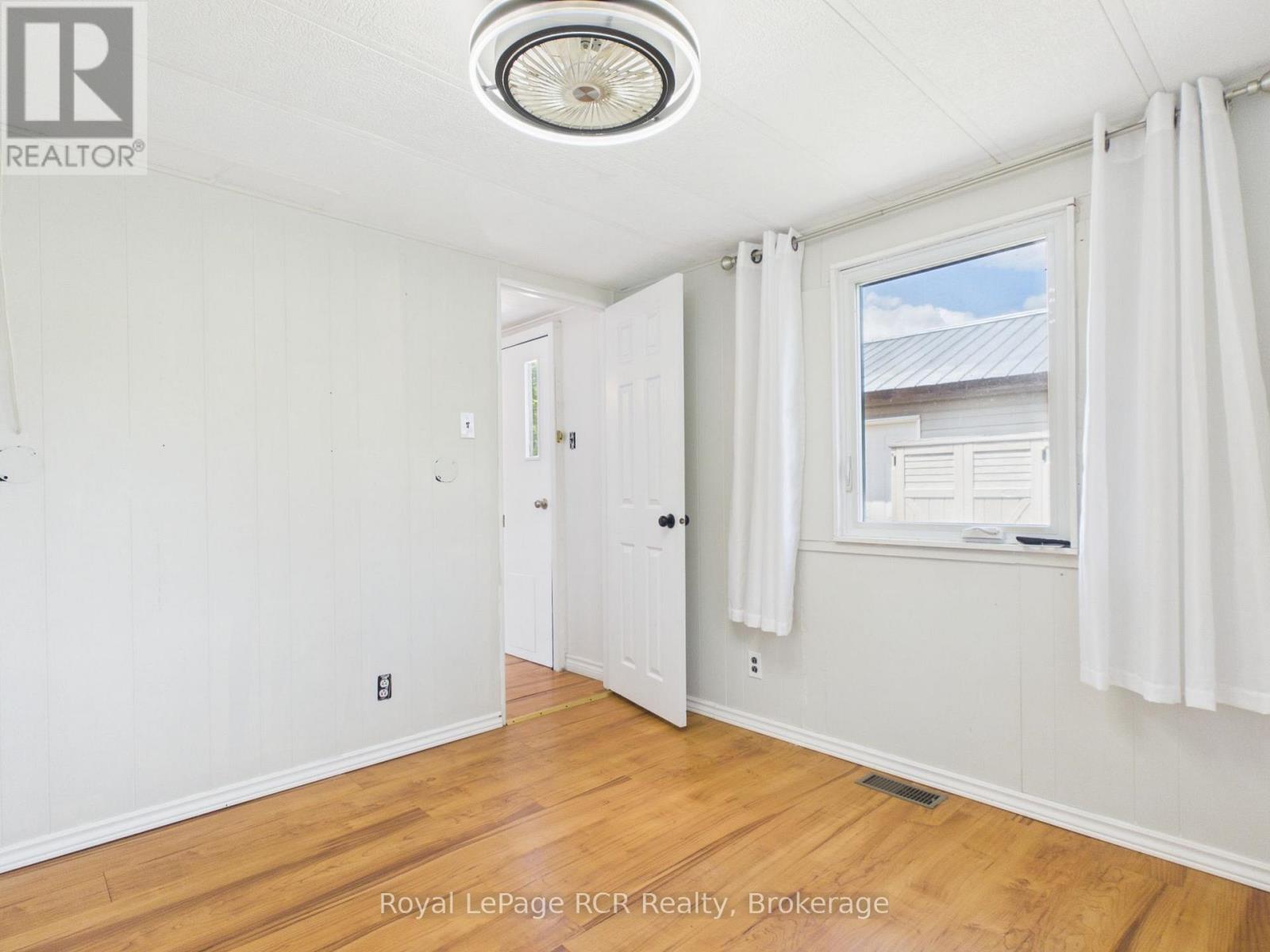 












56 SUSSEX SQUARE

,
Georgian Bluffs,




Ontario
N4K5N5

