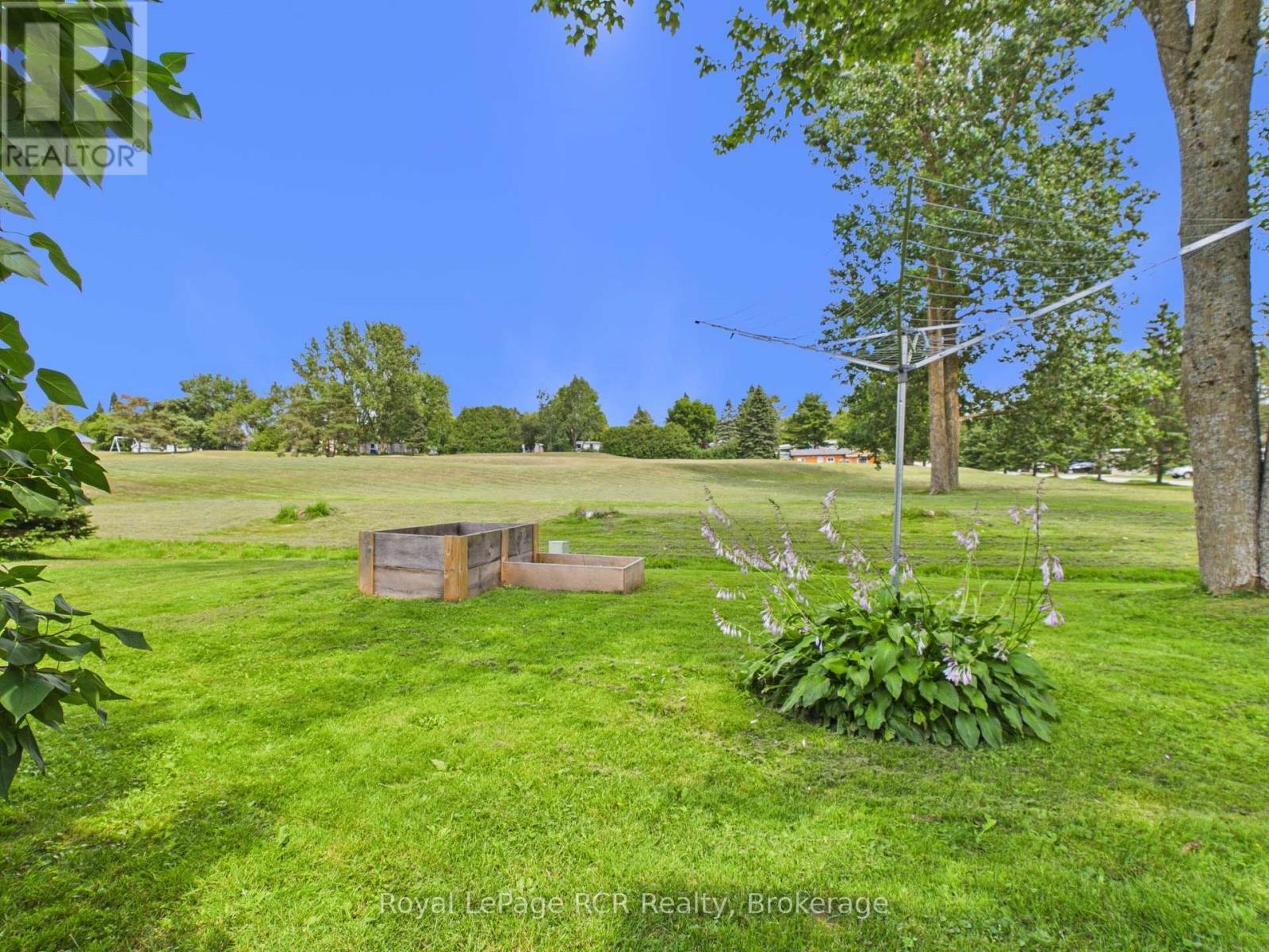 












56 SUSSEX SQUARE

,
Georgian Bluffs,




Ontario
N4K5N5

