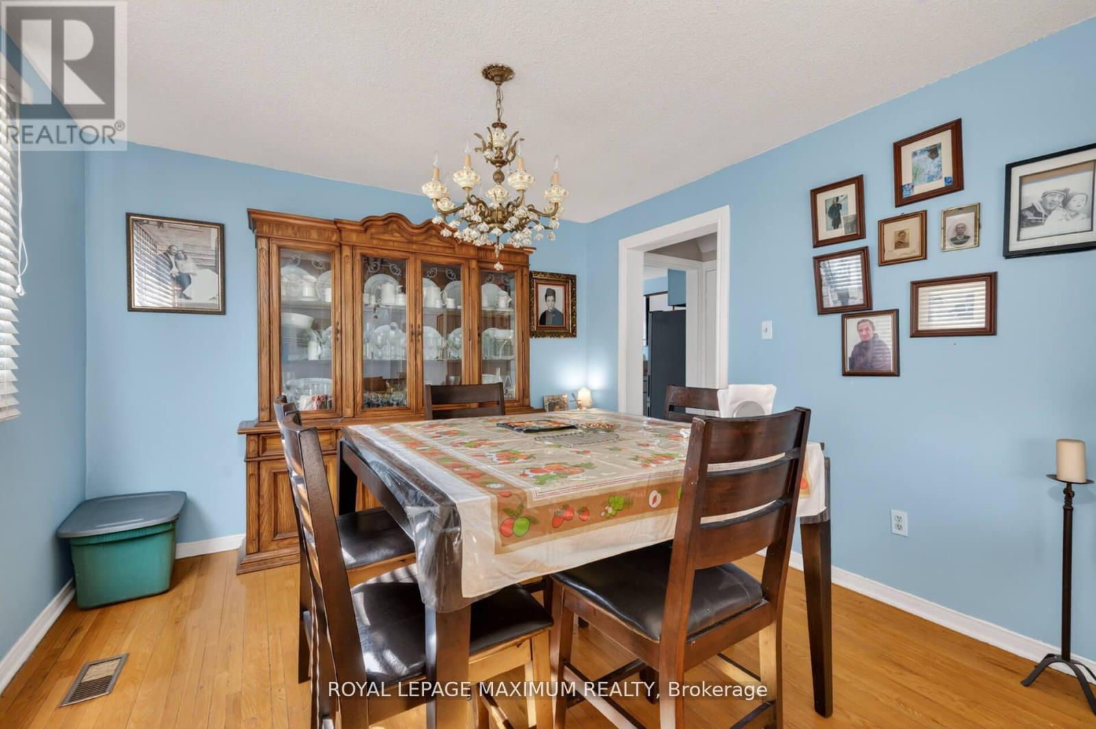 












3 MUZZO COURT

,
Vaughan,




Ontario
L4L3K2

