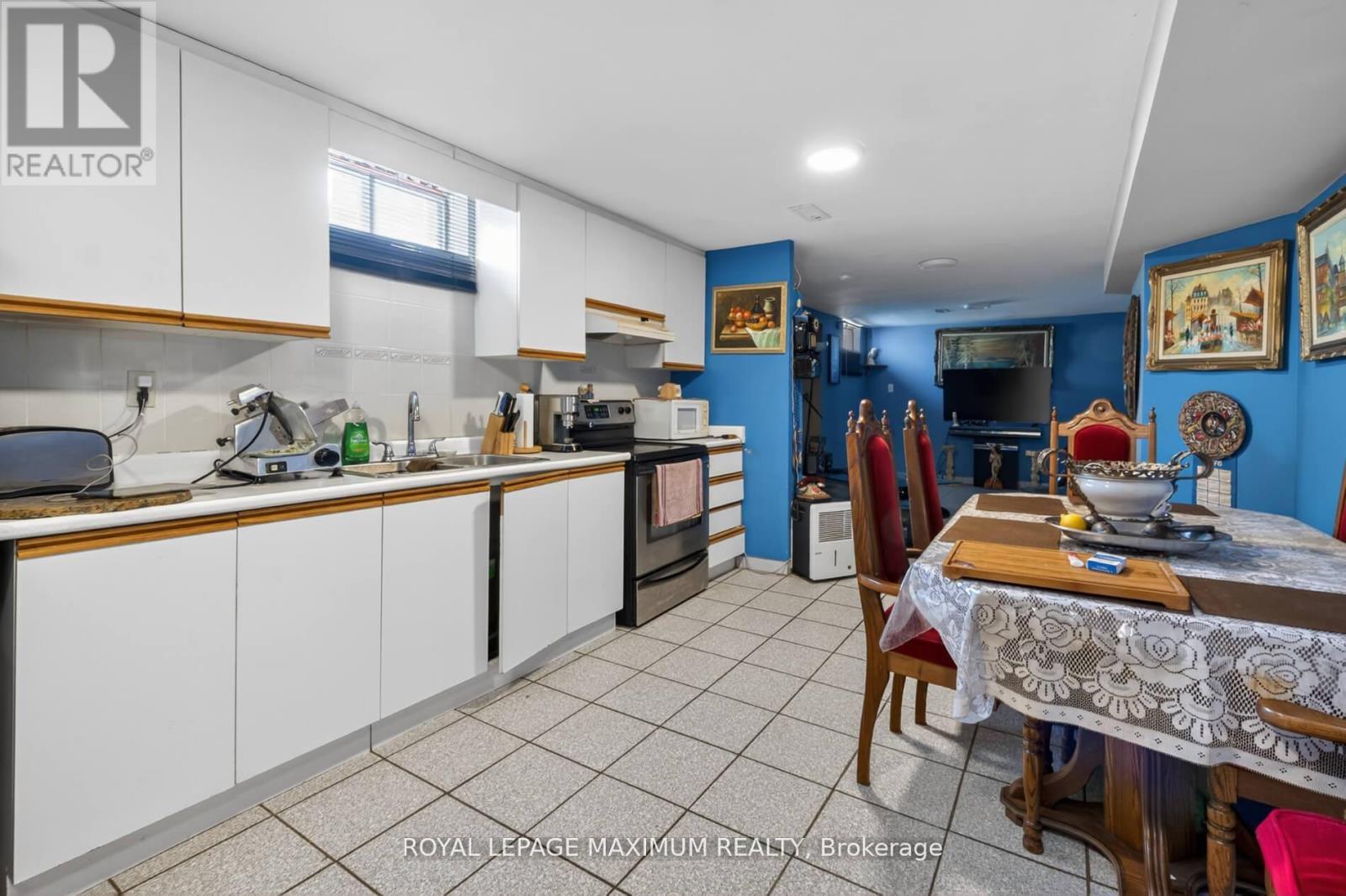 












3 MUZZO COURT

,
Vaughan,




Ontario
L4L3K2

