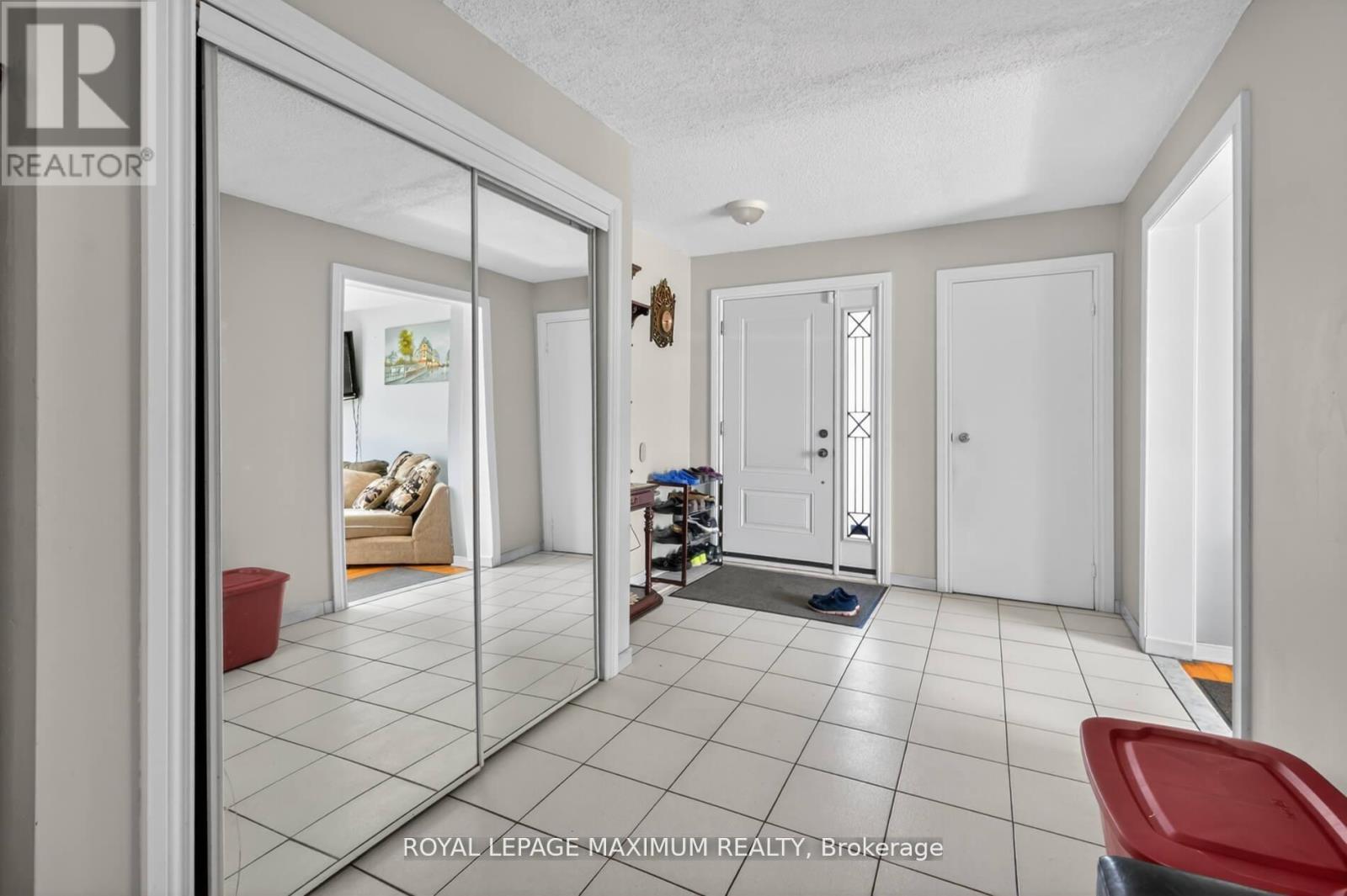 












3 MUZZO COURT

,
Vaughan,




Ontario
L4L3K2

