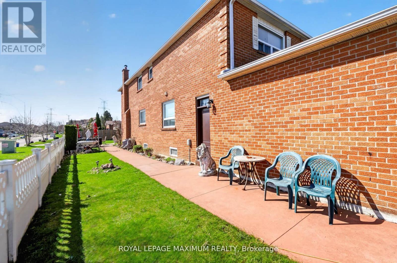 












3 MUZZO COURT

,
Vaughan,




Ontario
L4L3K2

