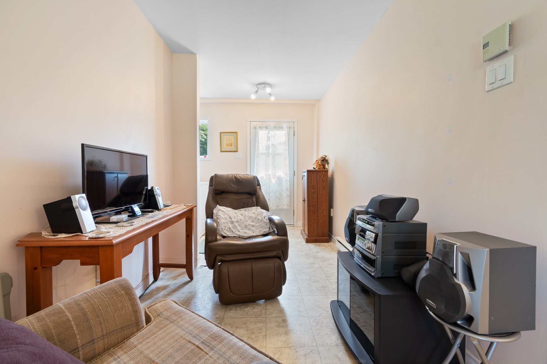 









1064


Route 148

,
Litchfield,




QC
J0X1H0

