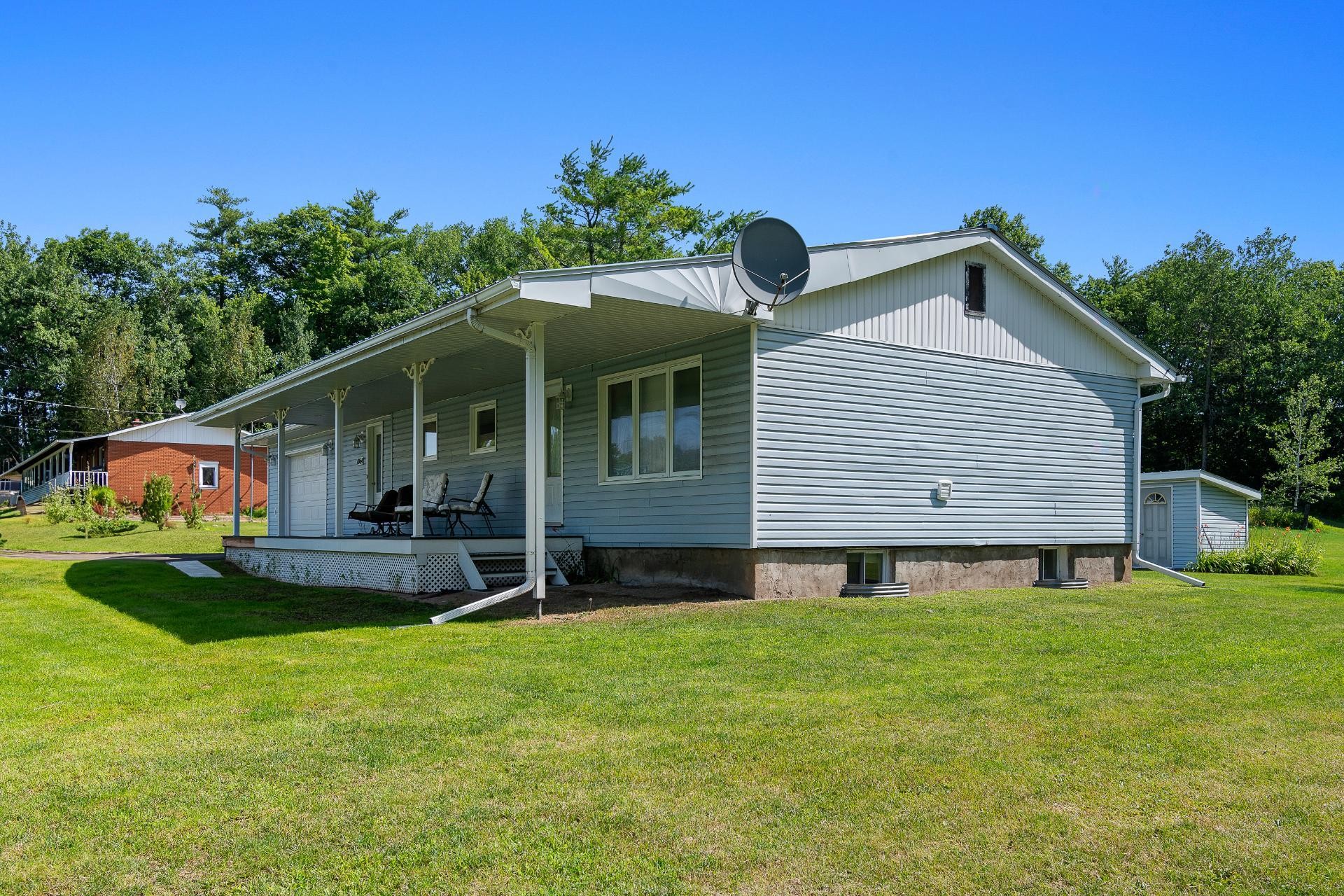 









1064


Route 148

,
Litchfield,




QC
J0X1H0

