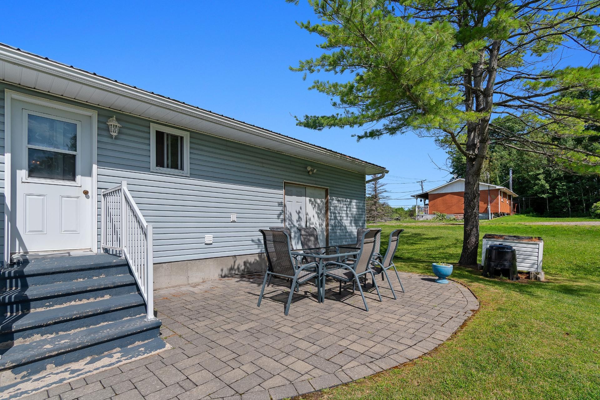 









1064


Route 148

,
Litchfield,




QC
J0X1H0

