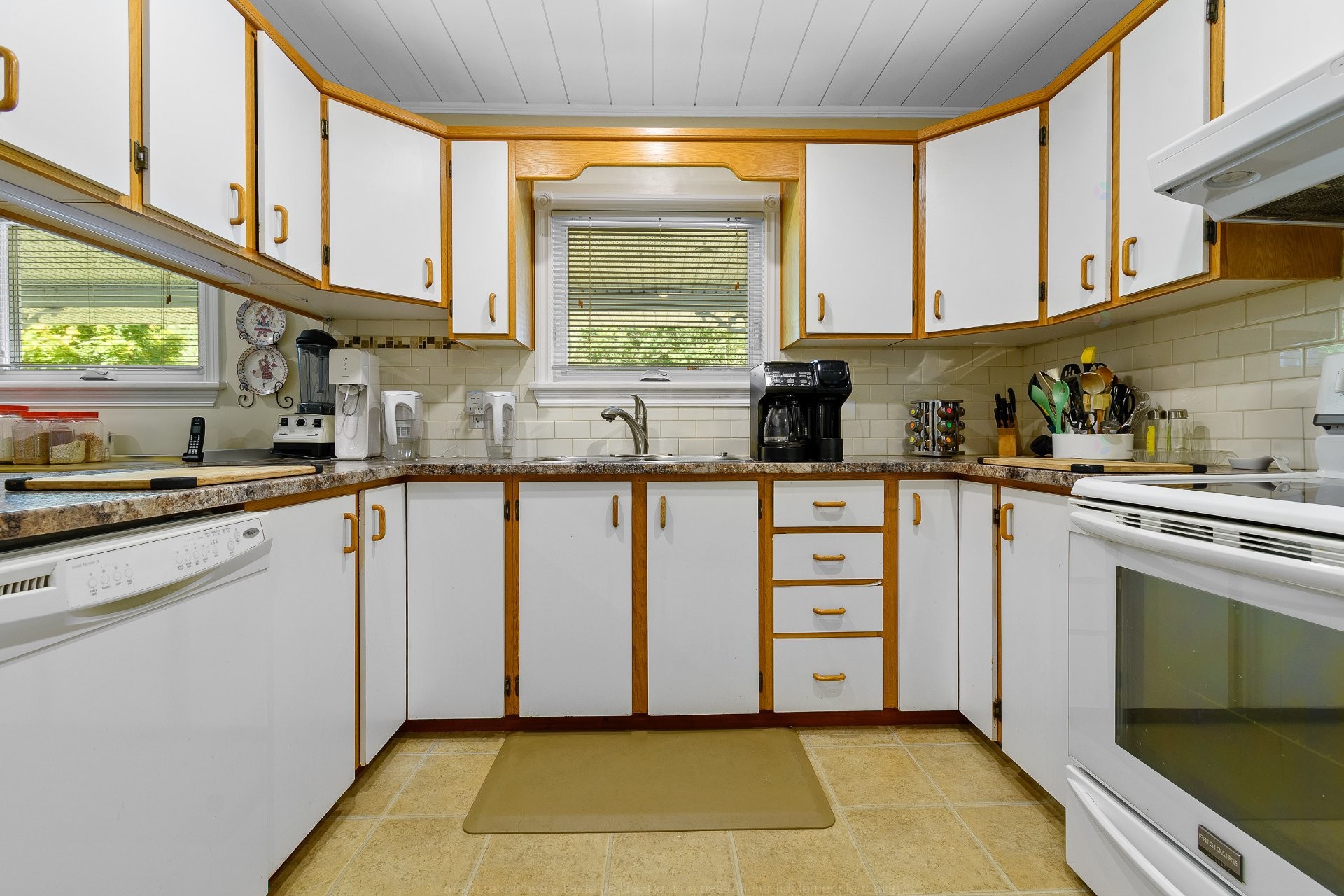 









1064


Route 148

,
Litchfield,




QC
J0X1H0

