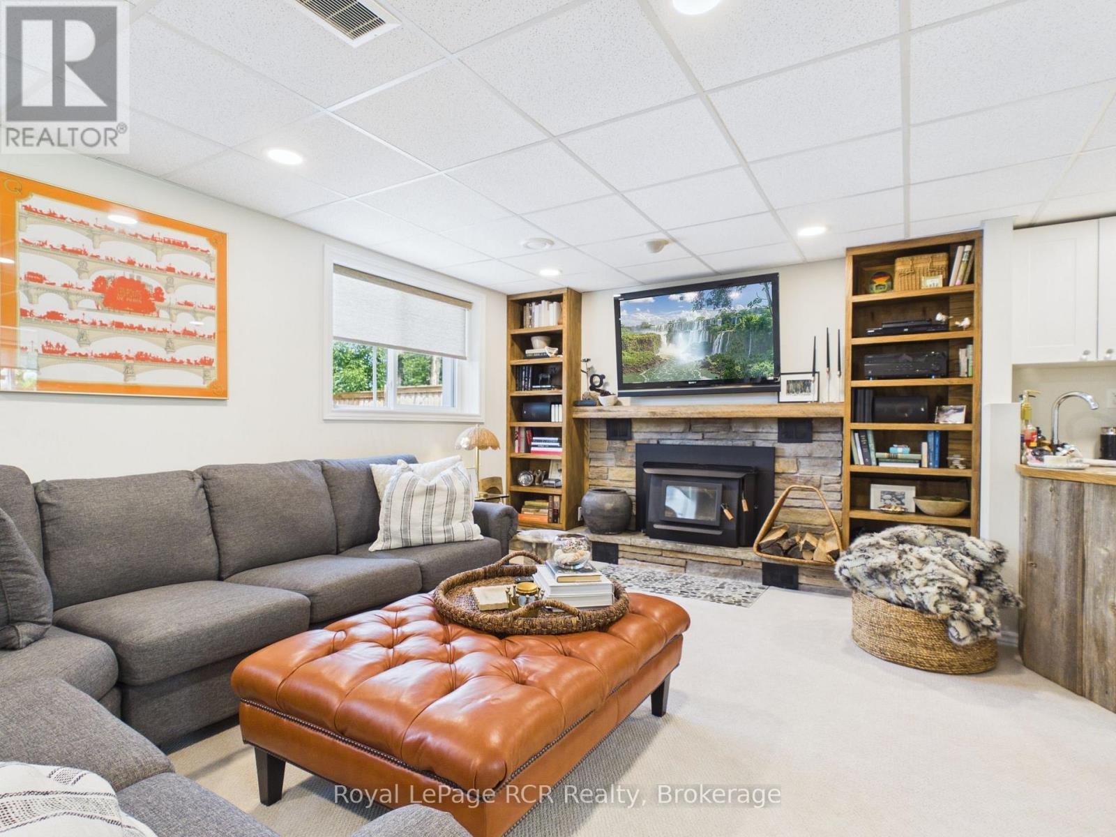 












319370 GREY ROAD 1 ROAD

,
Georgian Bluffs,




Ontario
N0H1S0

