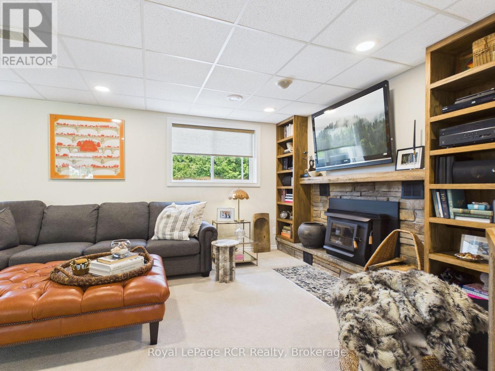 












319370 GREY ROAD 1 ROAD

,
Georgian Bluffs,




Ontario
N0H1S0

