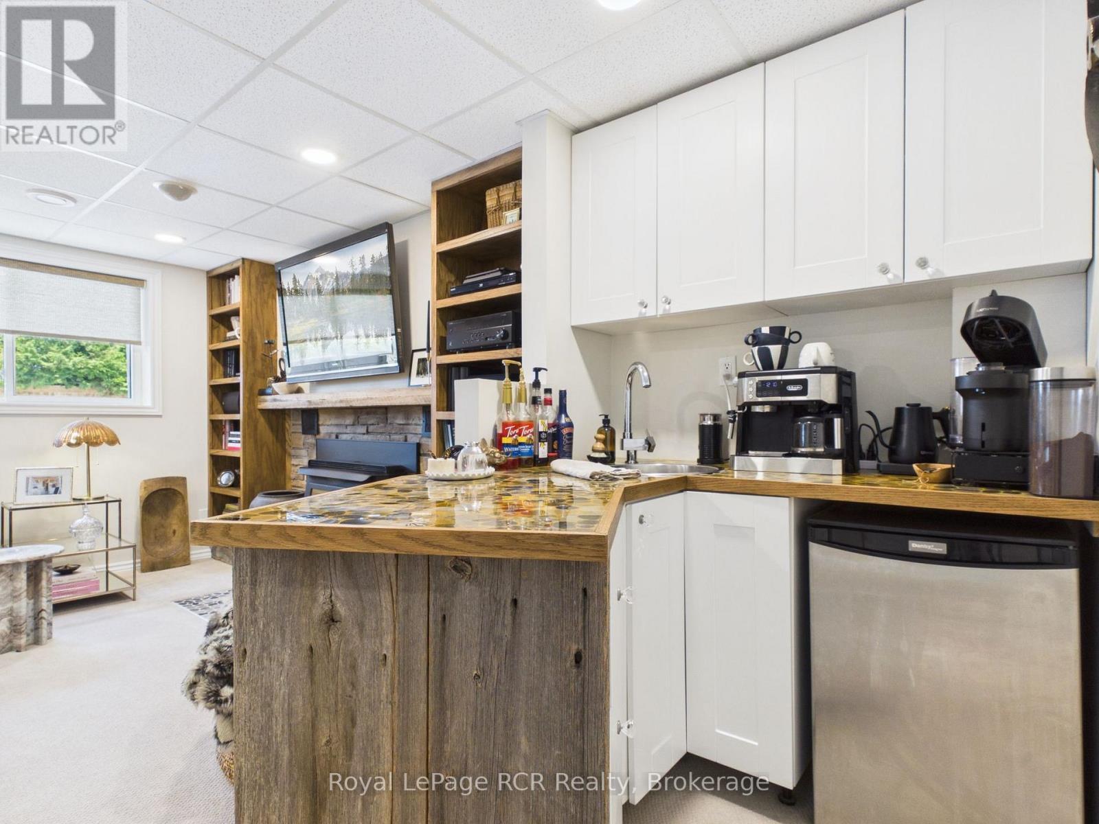 












319370 GREY ROAD 1 ROAD

,
Georgian Bluffs,




Ontario
N0H1S0

