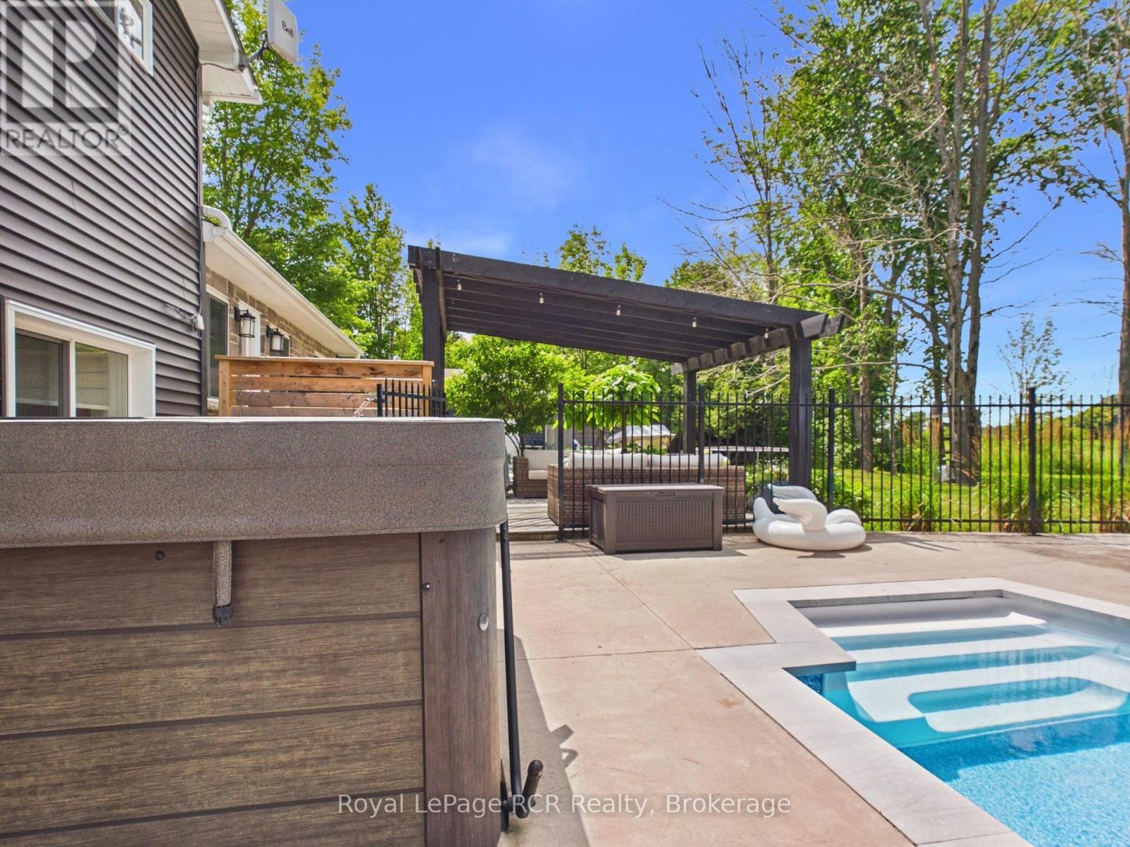 












319370 GREY ROAD 1 ROAD

,
Georgian Bluffs,




Ontario
N0H1S0

